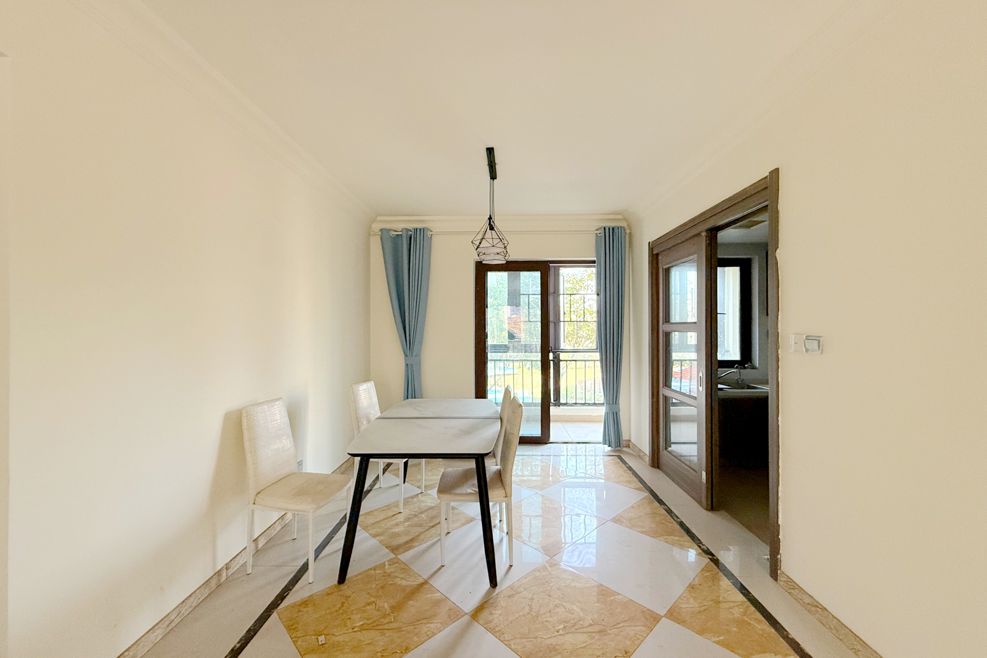 碧桂园高尔夫花园  4室2厅2卫    112.0万 碧桂园高尔夫花园  4室2厅2卫    112.0万客厅