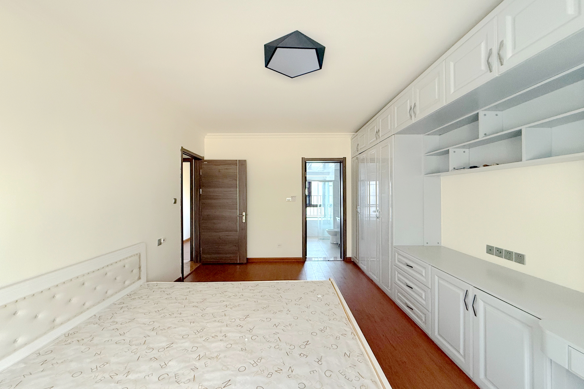 碧桂园高尔夫花园  4室2厅2卫    112.0万 碧桂园高尔夫花园  4室2厅2卫    112.0万卧室