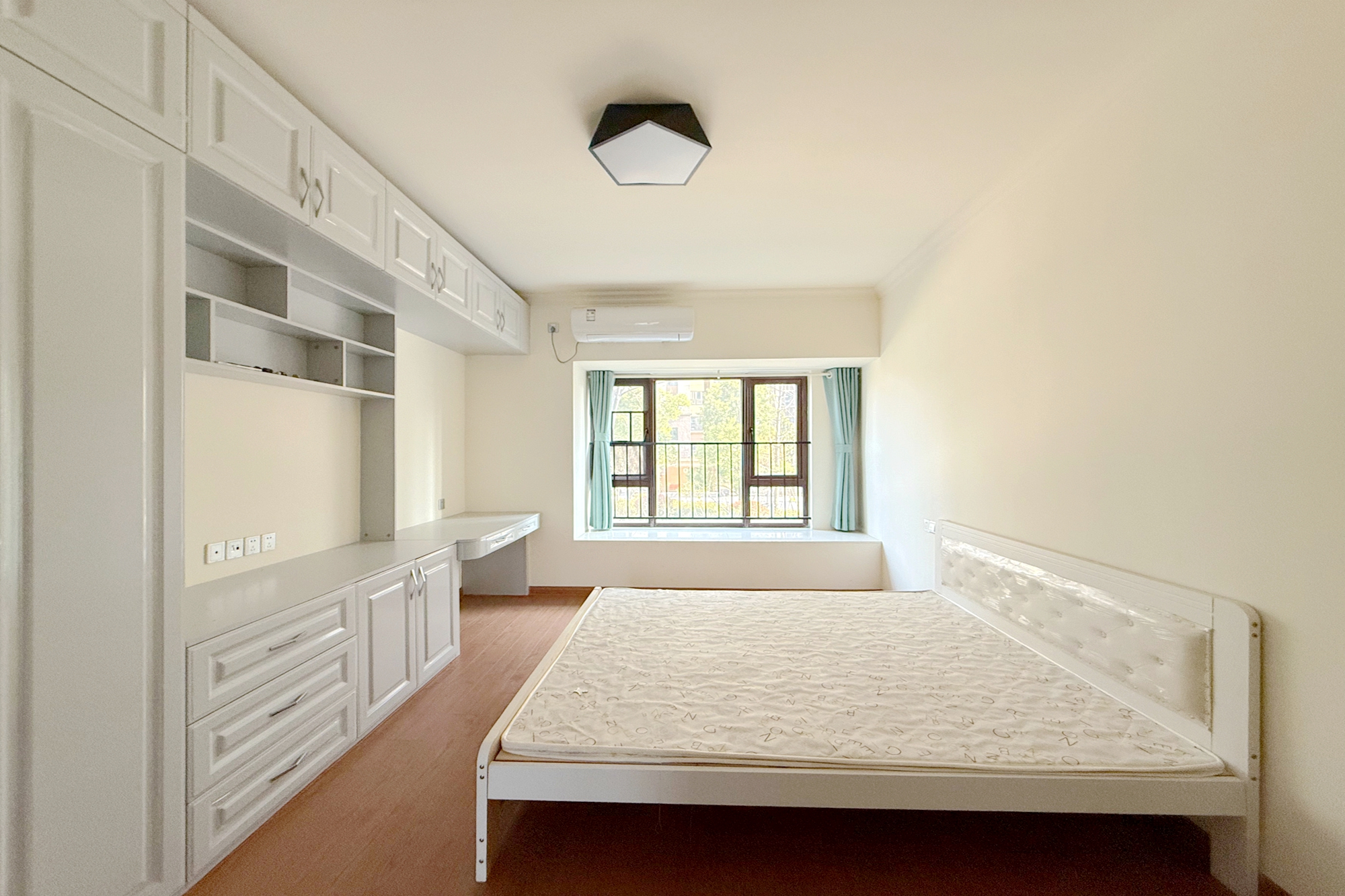 碧桂园高尔夫花园  4室2厅2卫    112.0万 碧桂园高尔夫花园  4室2厅2卫    112.0万卧室