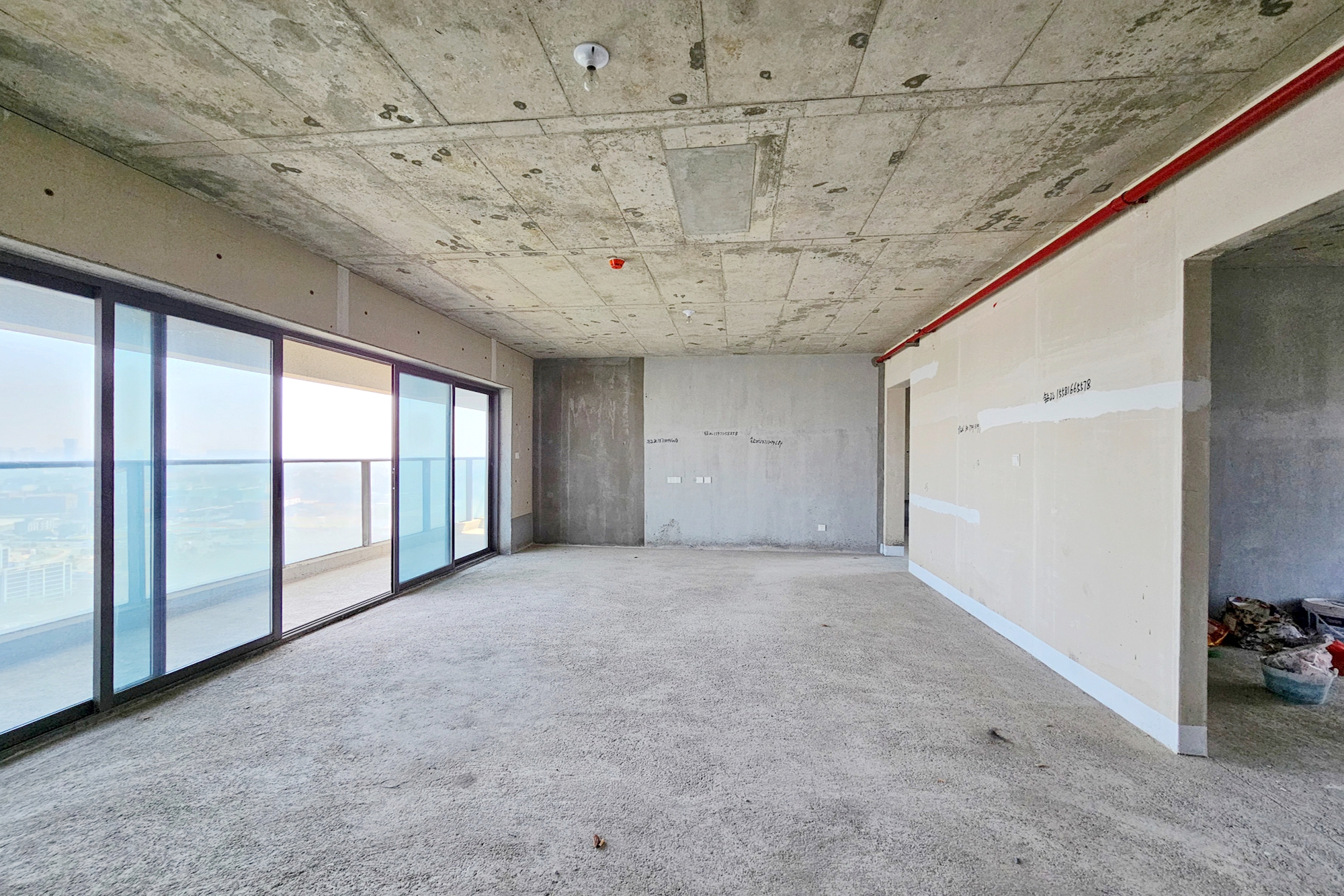 阳光城尚东湾凌云府 4室2厅3卫 186.0万 阳光城尚东湾凌云府 4室2厅3卫 186.0万客厅