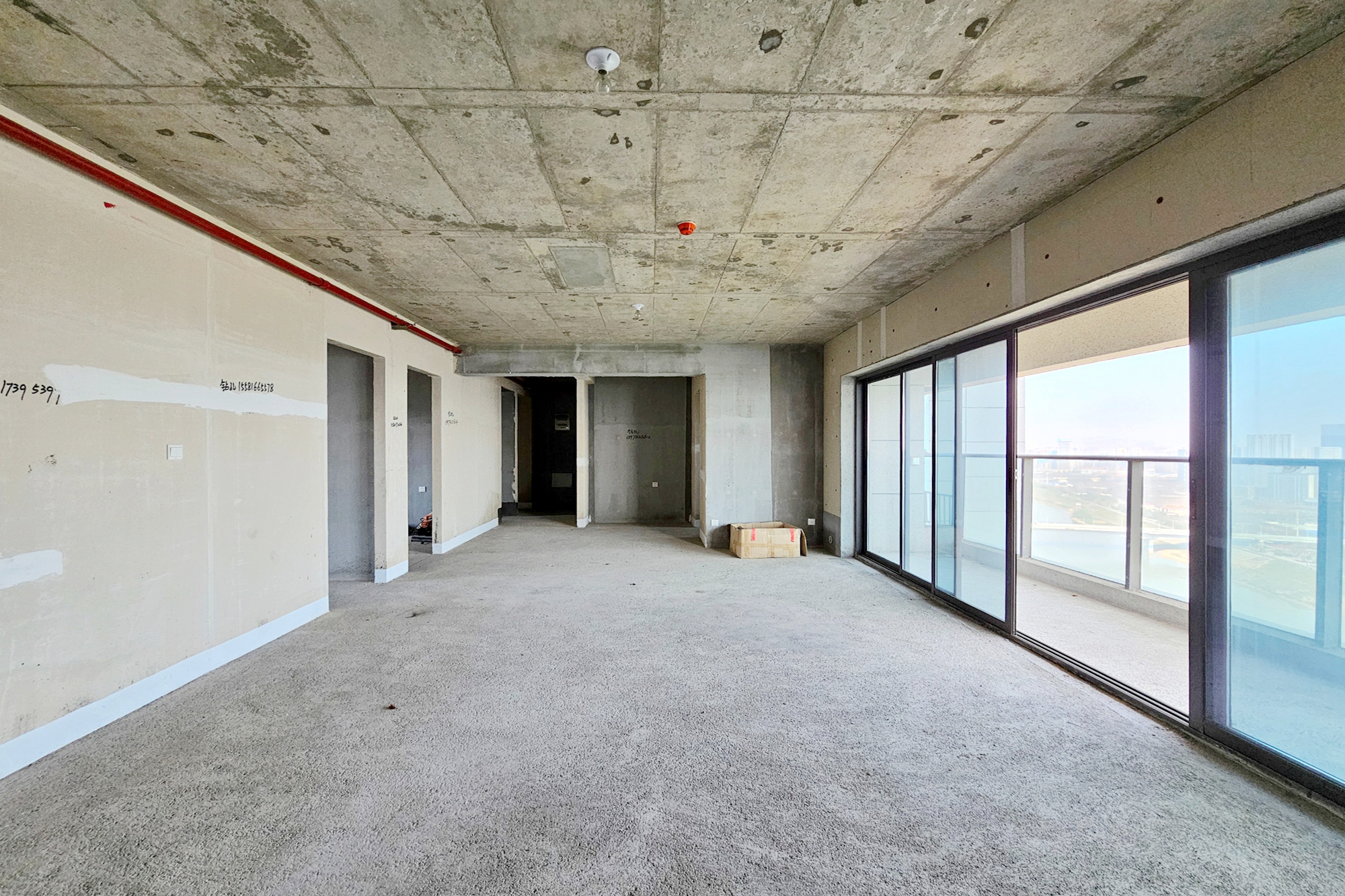 阳光城尚东湾凌云府 4室2厅3卫 186.0万 阳光城尚东湾凌云府 4室2厅3卫 186.0万客厅