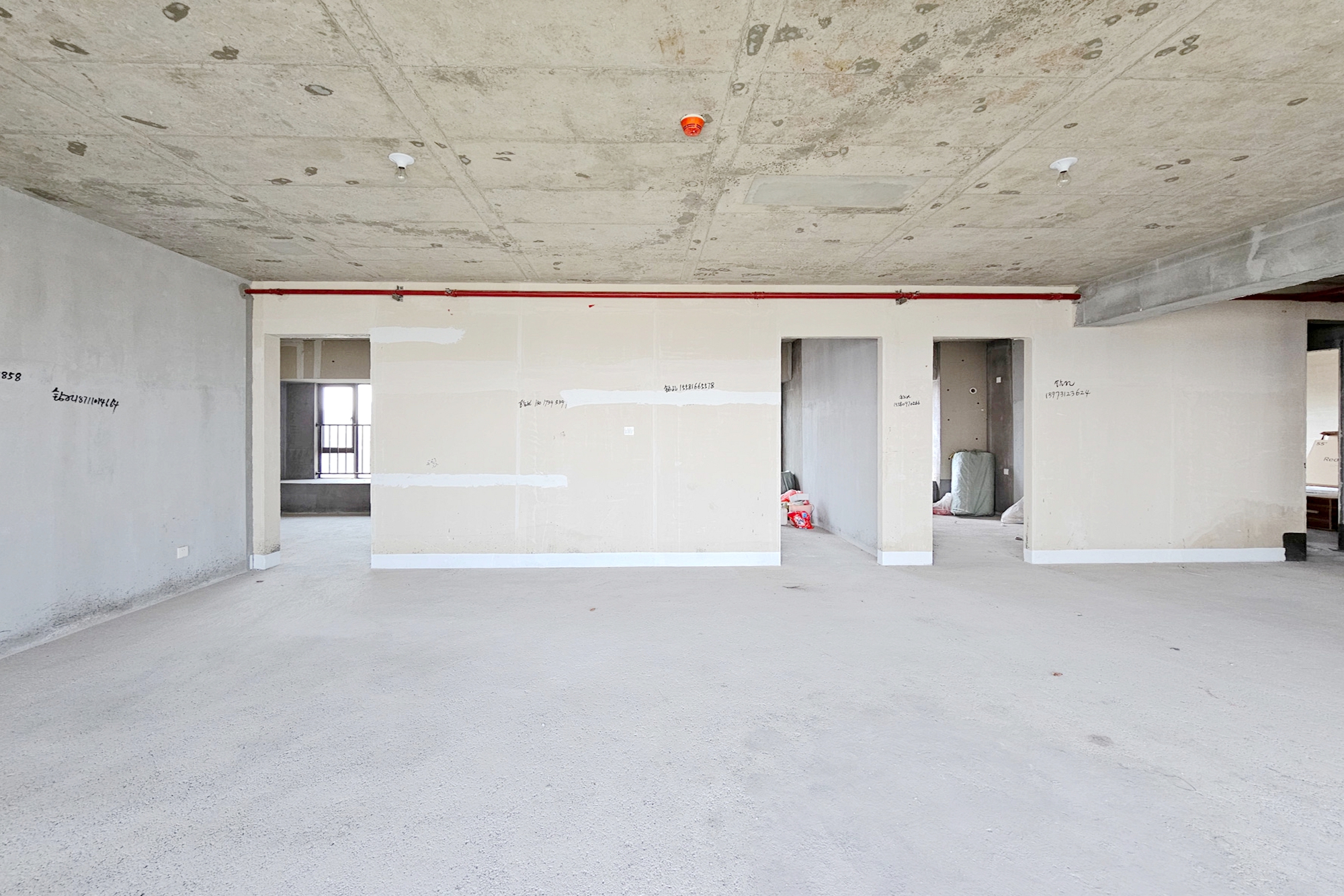 阳光城尚东湾凌云府 4室2厅3卫 186.0万 阳光城尚东湾凌云府 4室2厅3卫 186.0万客厅