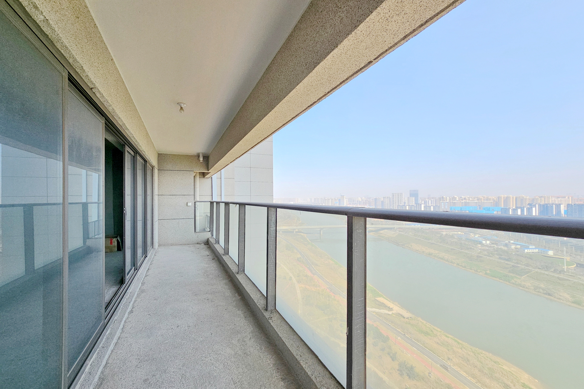 阳光城尚东湾凌云府 4室2厅3卫 186.0万 阳光城尚东湾凌云府 4室2厅3卫 186.0万阳台