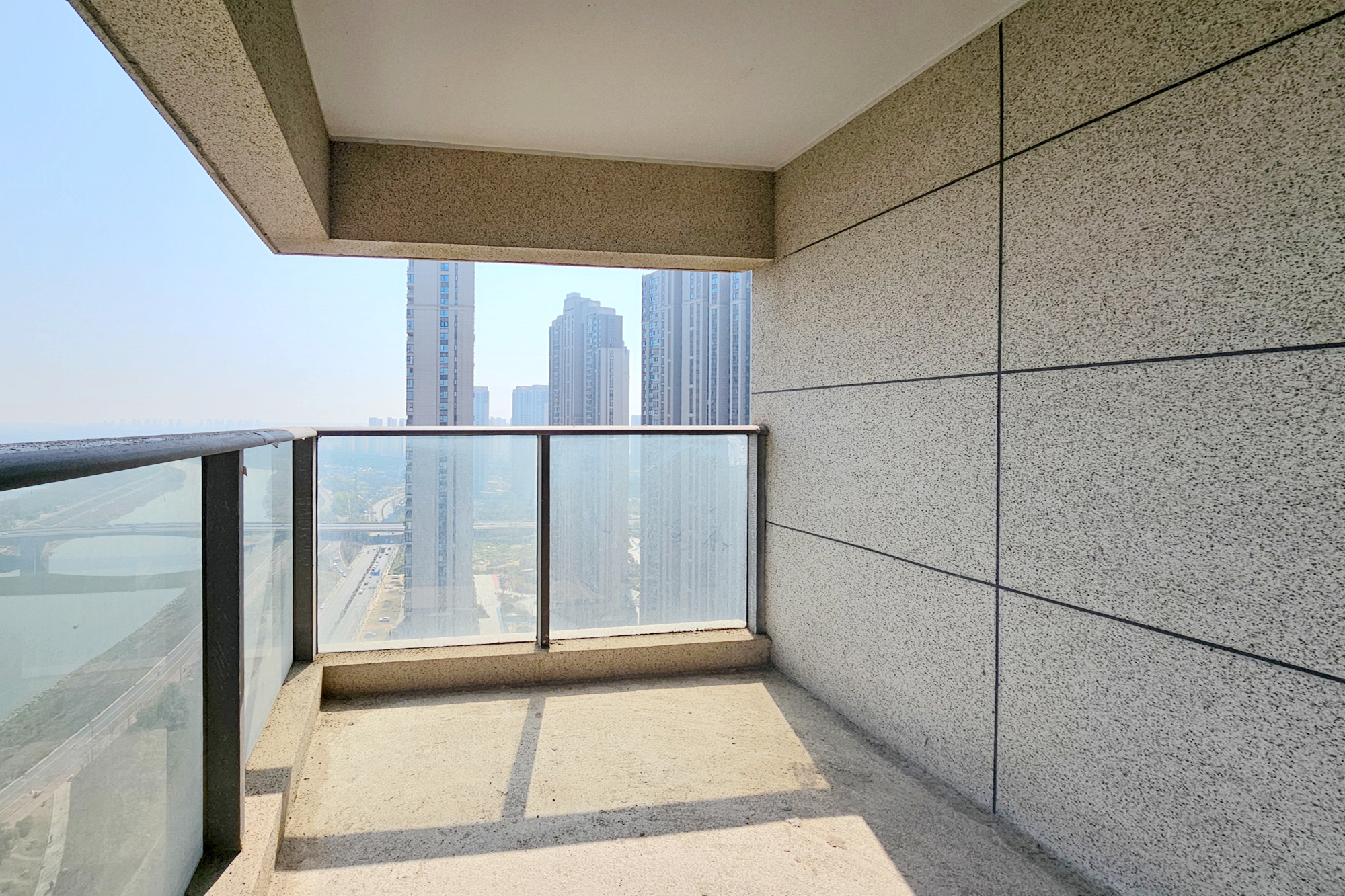 阳光城尚东湾凌云府 4室2厅3卫 186.0万 阳光城尚东湾凌云府 4室2厅3卫 186.0万阳台