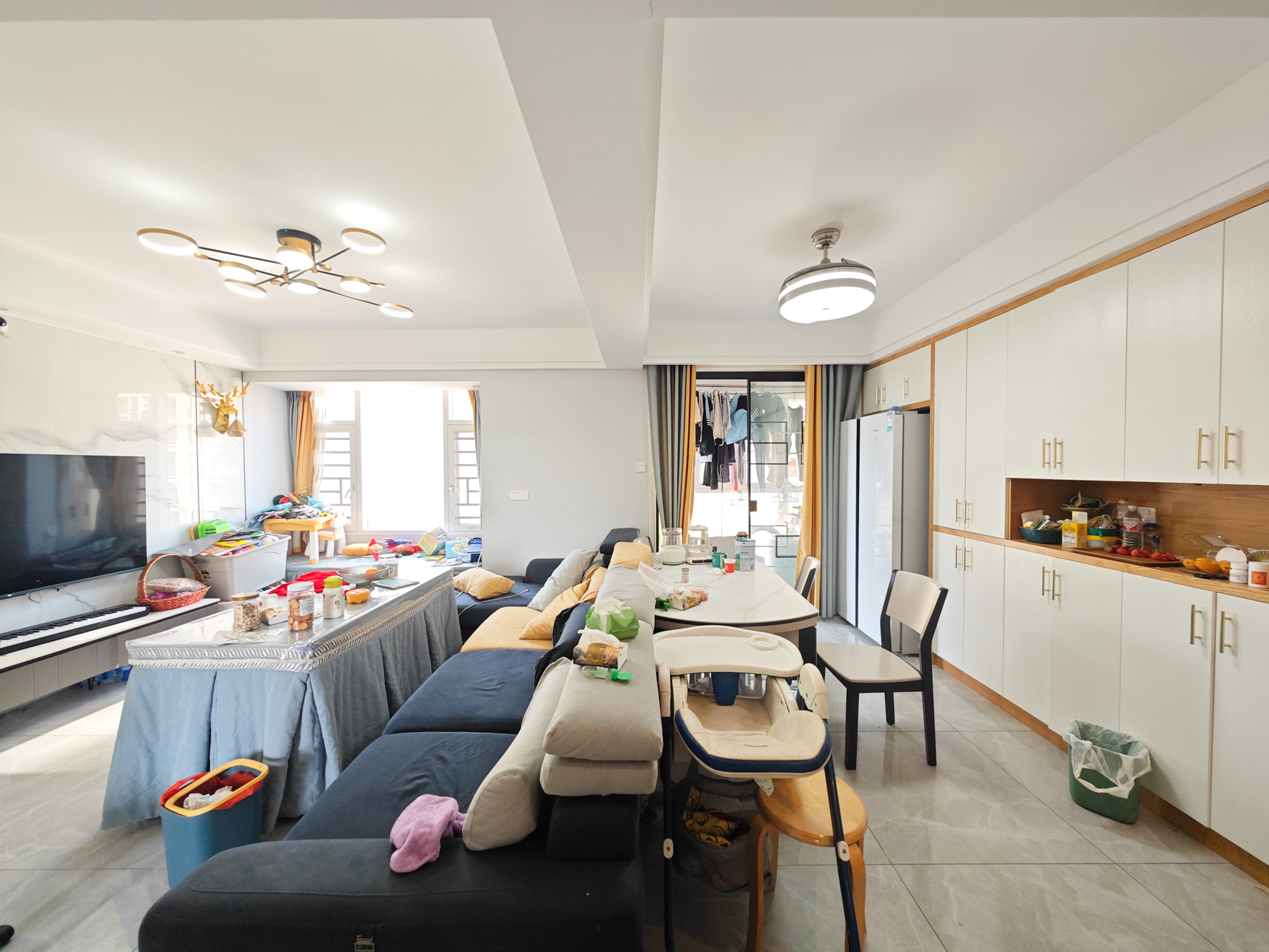 丰园城（鄱阳小区二期）  3室2厅1卫   90.00万客厅