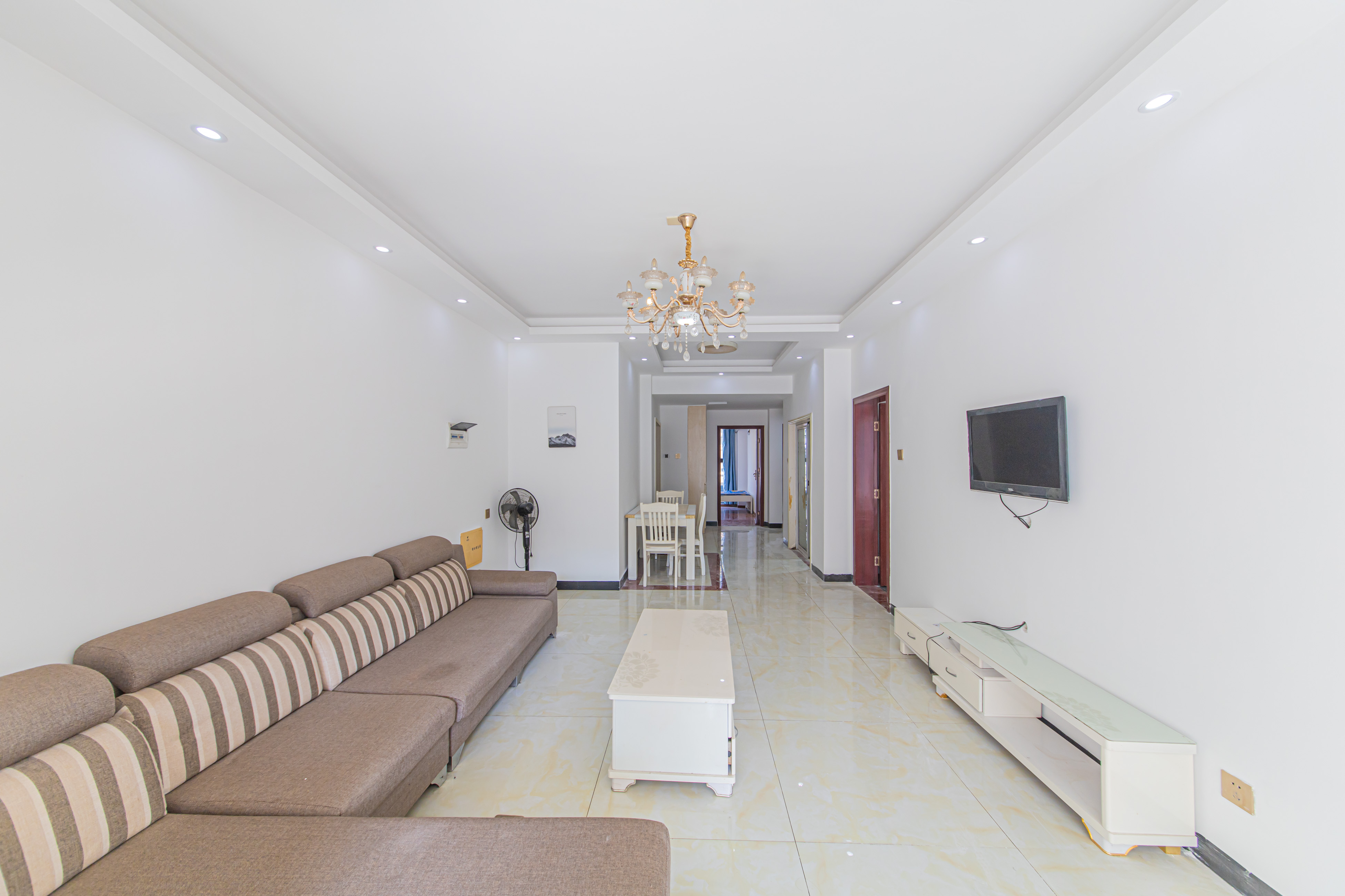 绿地公馆(绿地名邸) 3室2厅2卫 130.0万 绿地公馆(绿地名邸) 3室2厅2卫 130.0万客厅