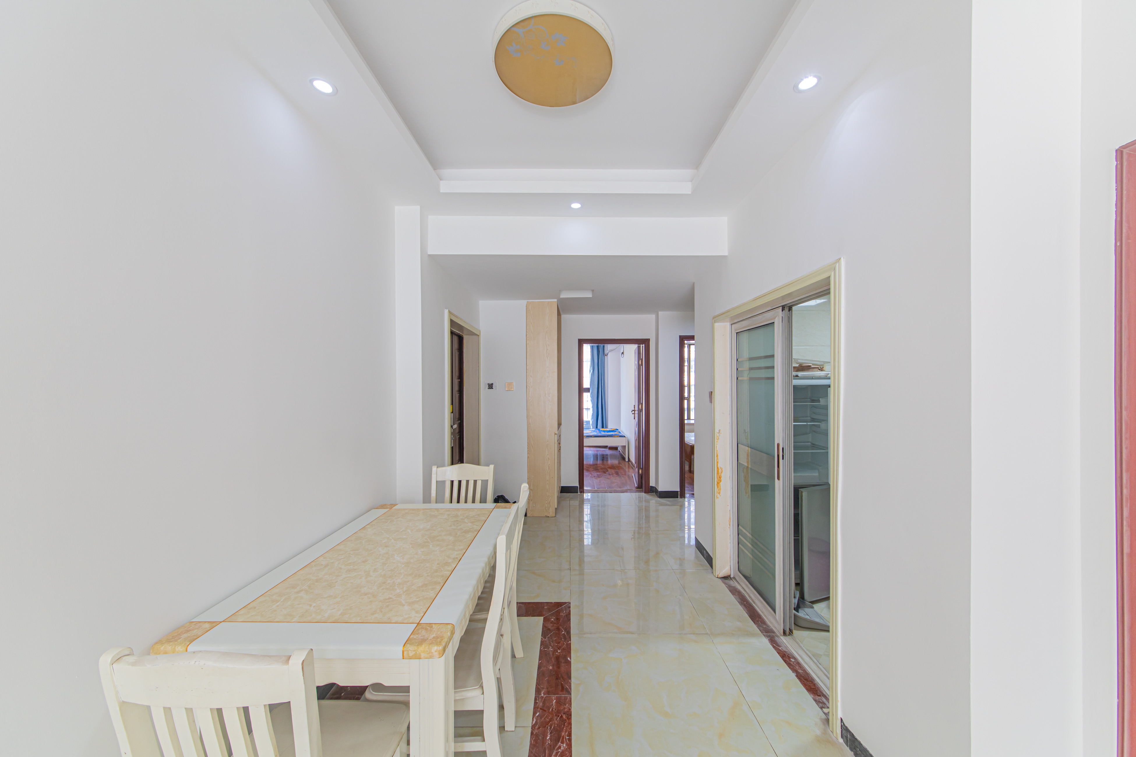 绿地公馆(绿地名邸) 3室2厅2卫 130.0万 绿地公馆(绿地名邸) 3室2厅2卫 130.0万客厅