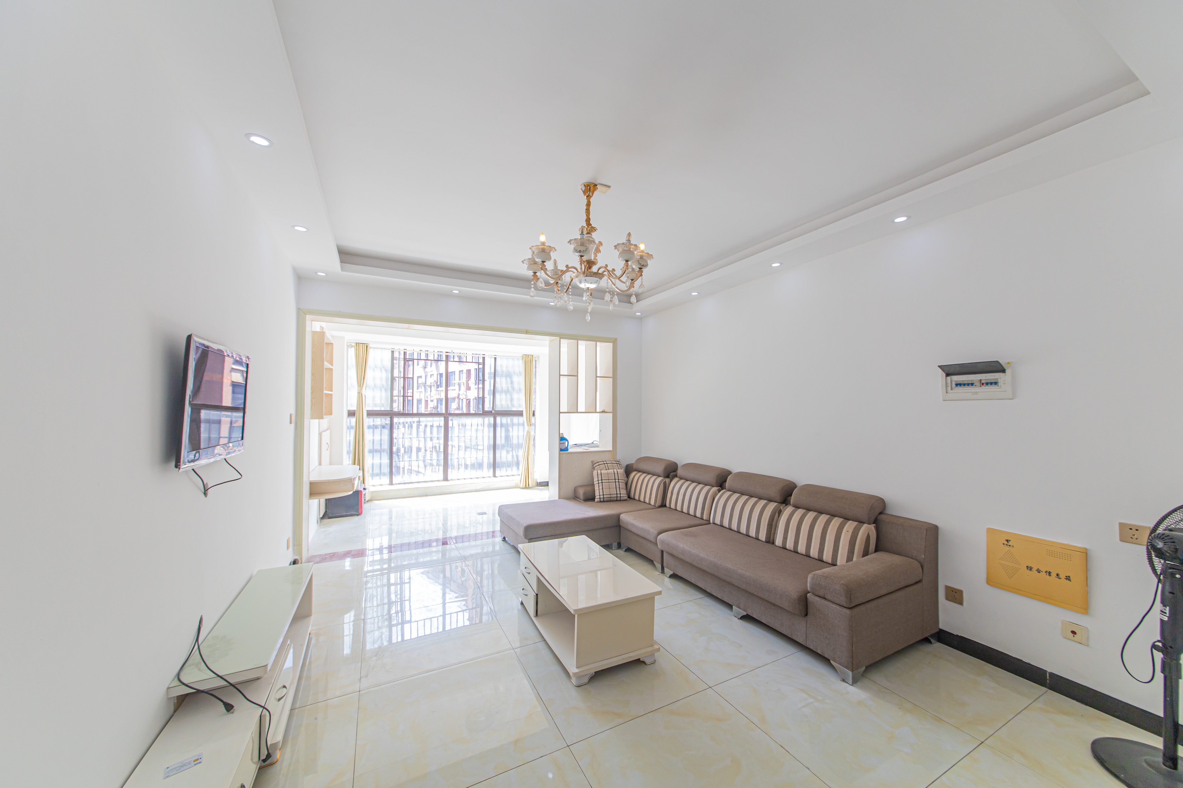 绿地公馆(绿地名邸) 3室2厅2卫 130.0万 绿地公馆(绿地名邸) 3室2厅2卫 130.0万客厅