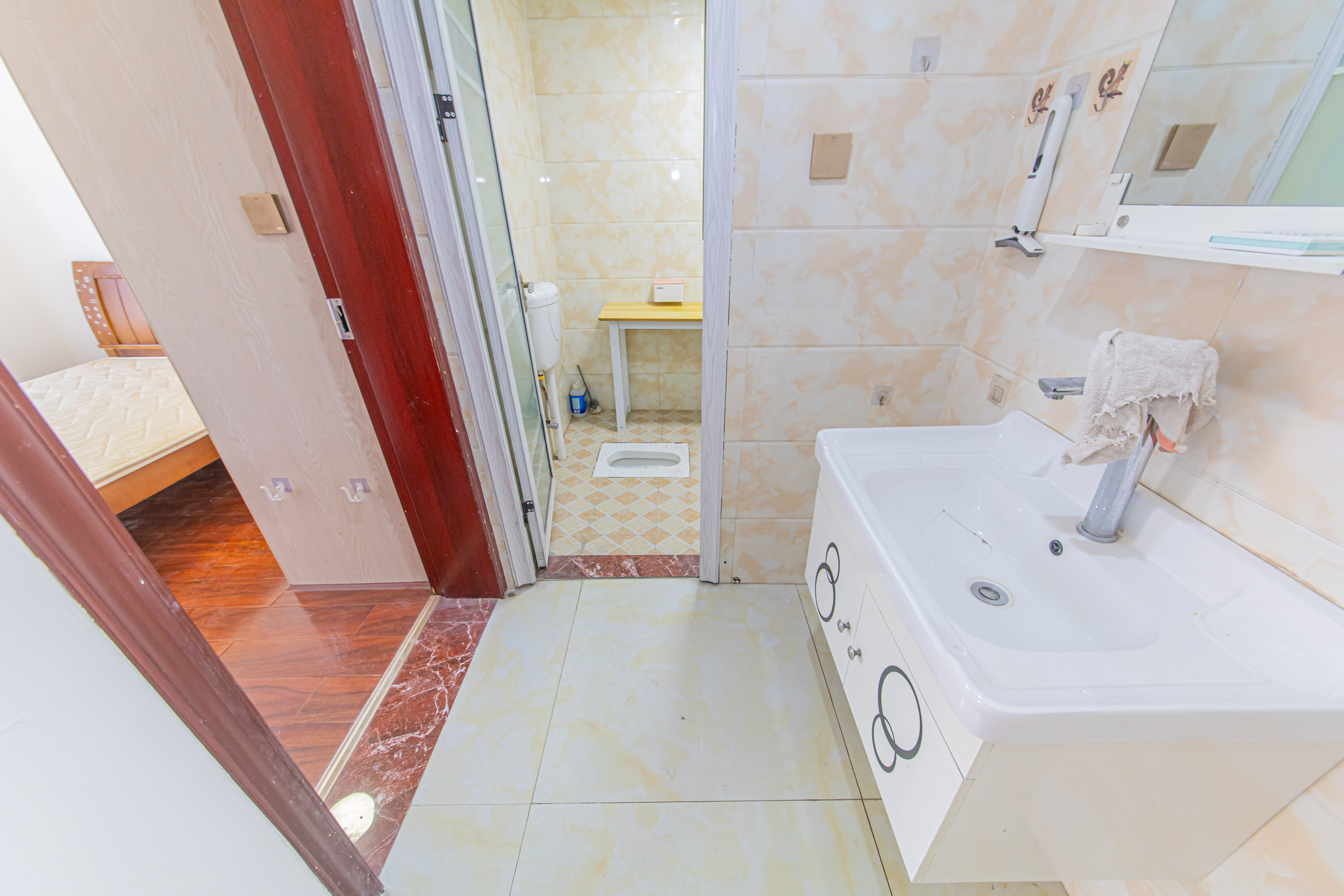 绿地公馆(绿地名邸) 3室2厅2卫 130.0万 绿地公馆(绿地名邸) 3室2厅2卫 130.0万卫生间