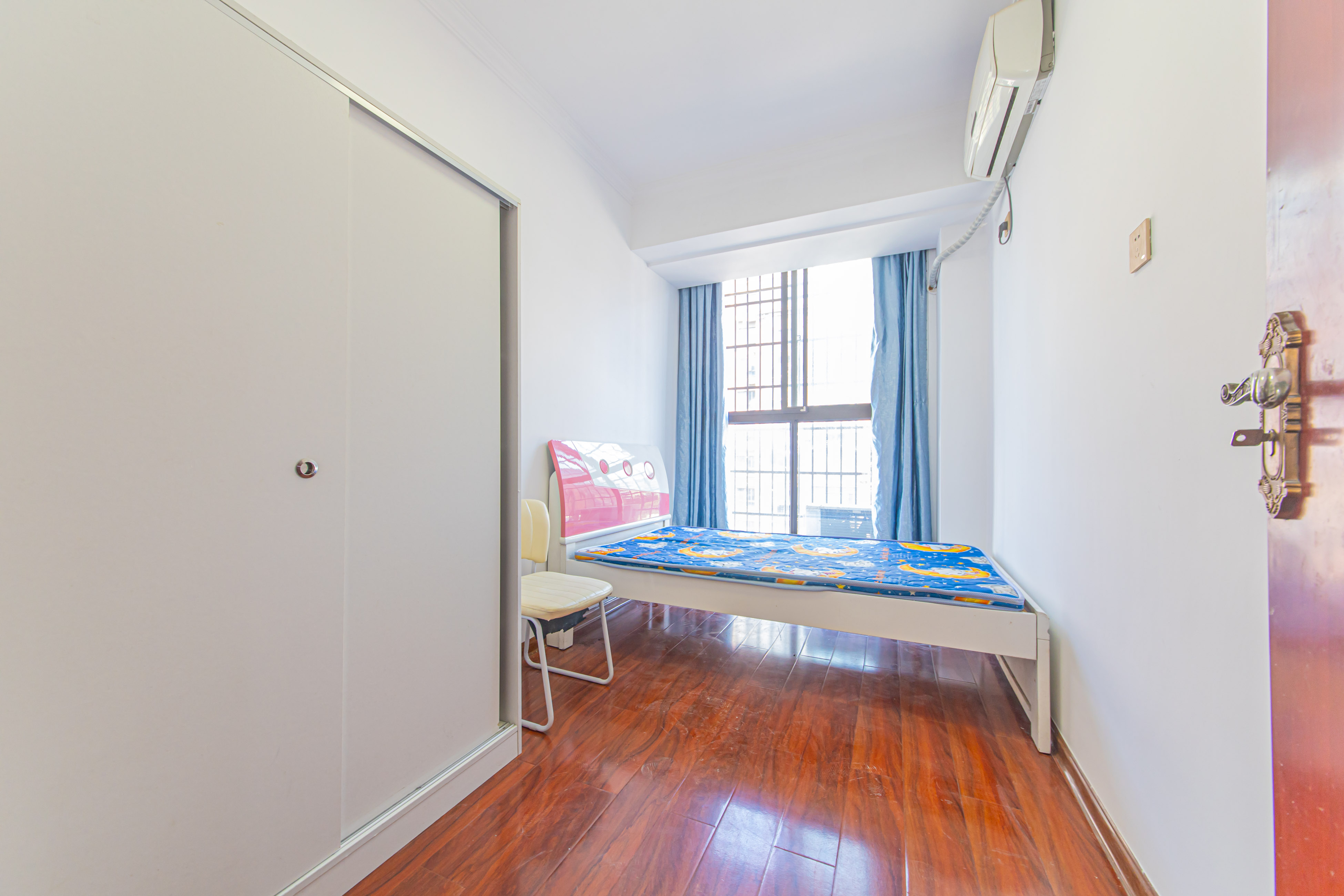 绿地公馆(绿地名邸) 3室2厅2卫 130.0万 绿地公馆(绿地名邸) 3室2厅2卫 130.0万卧室