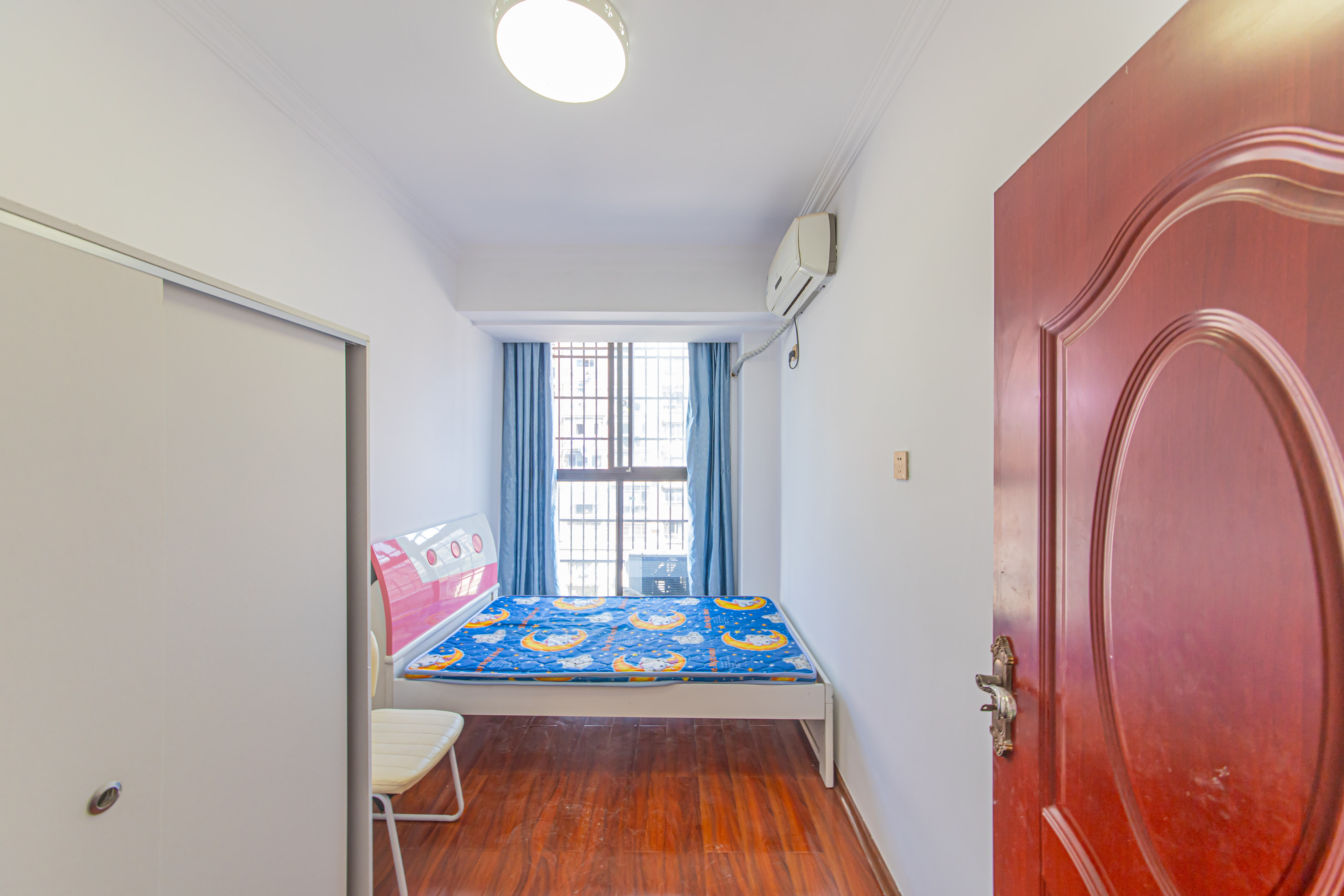 绿地公馆(绿地名邸) 3室2厅2卫 130.0万 绿地公馆(绿地名邸) 3室2厅2卫 130.0万卧室