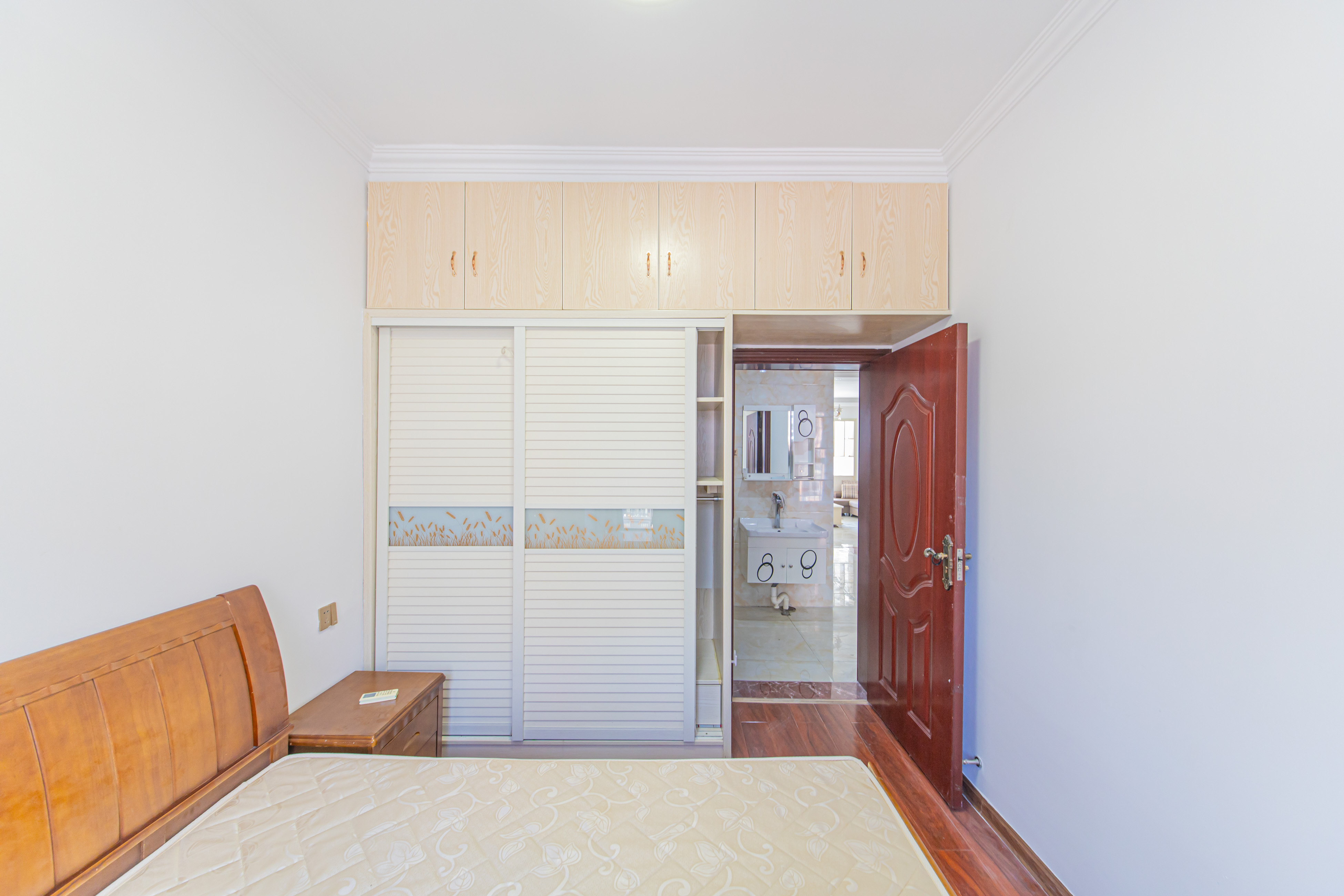 绿地公馆(绿地名邸) 3室2厅2卫 130.0万 绿地公馆(绿地名邸) 3室2厅2卫 130.0万卧室