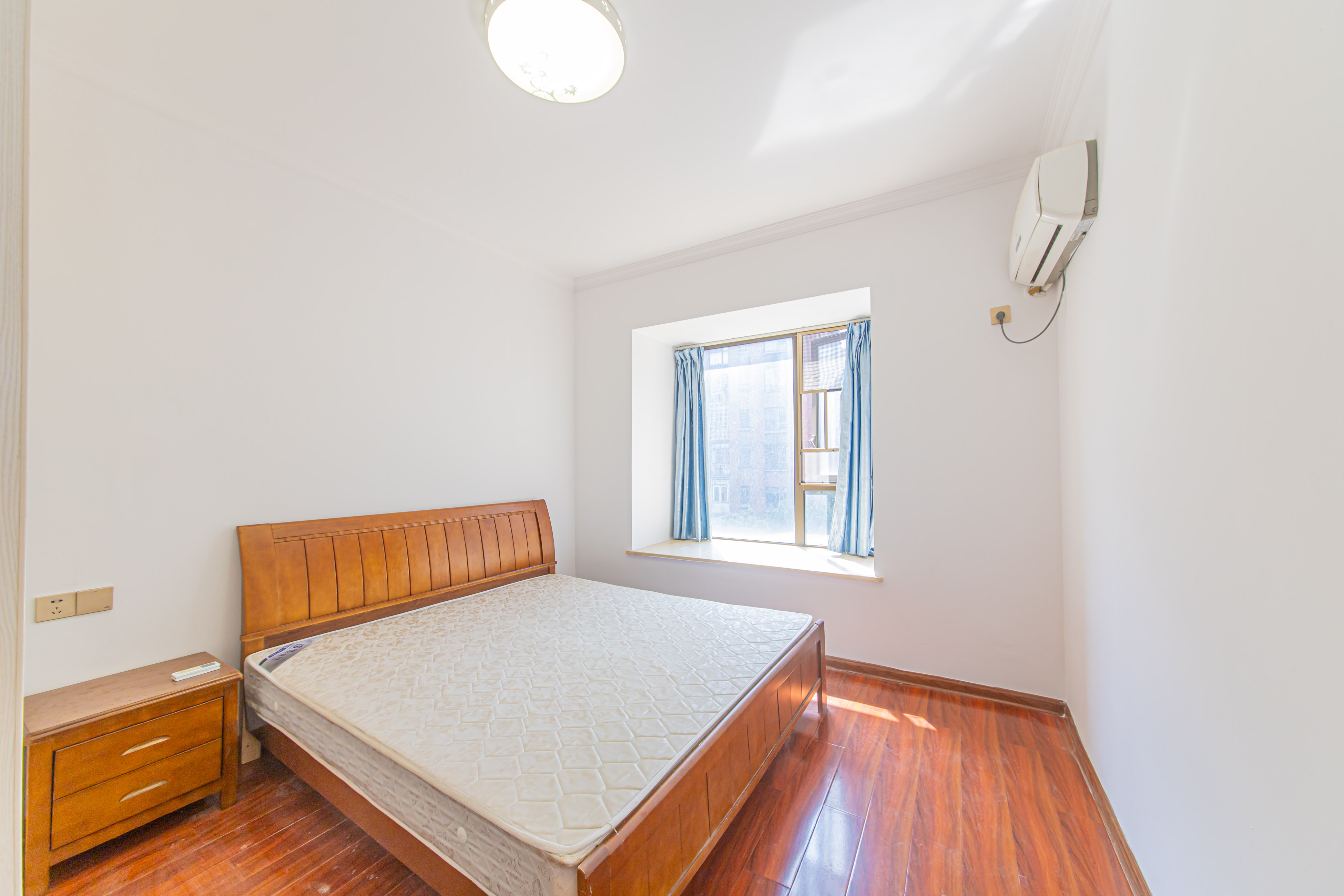 绿地公馆(绿地名邸) 3室2厅2卫 130.0万 绿地公馆(绿地名邸) 3室2厅2卫 130.0万卧室