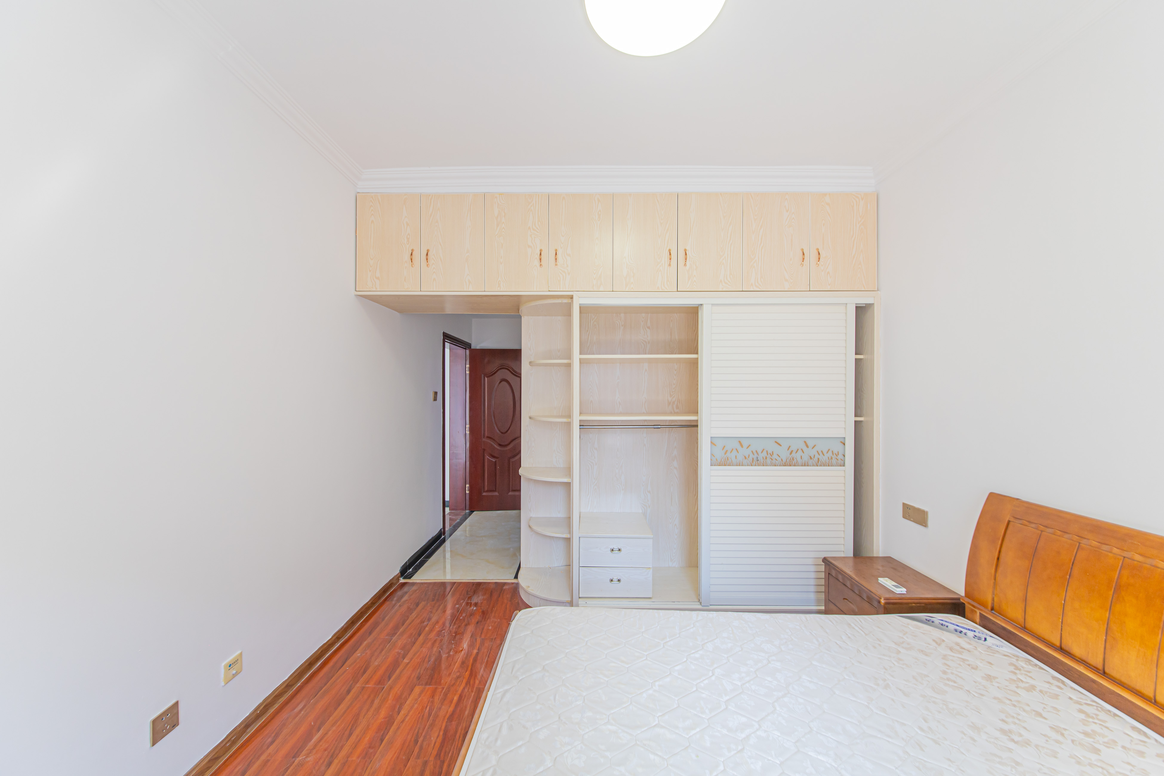 绿地公馆(绿地名邸) 3室2厅2卫 130.0万 绿地公馆(绿地名邸) 3室2厅2卫 130.0万卧室