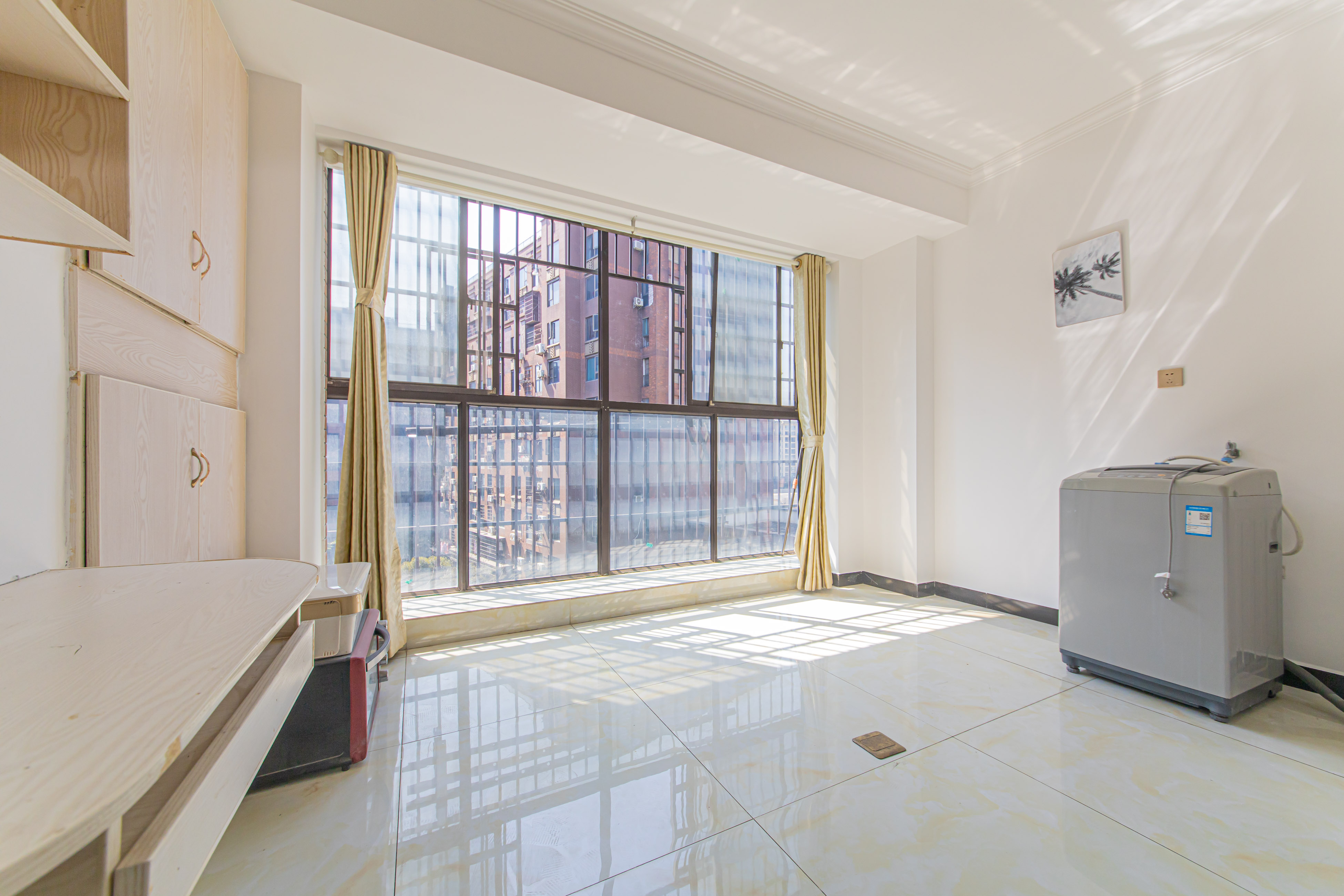 绿地公馆(绿地名邸) 3室2厅2卫 130.0万 绿地公馆(绿地名邸) 3室2厅2卫 130.0万阳台