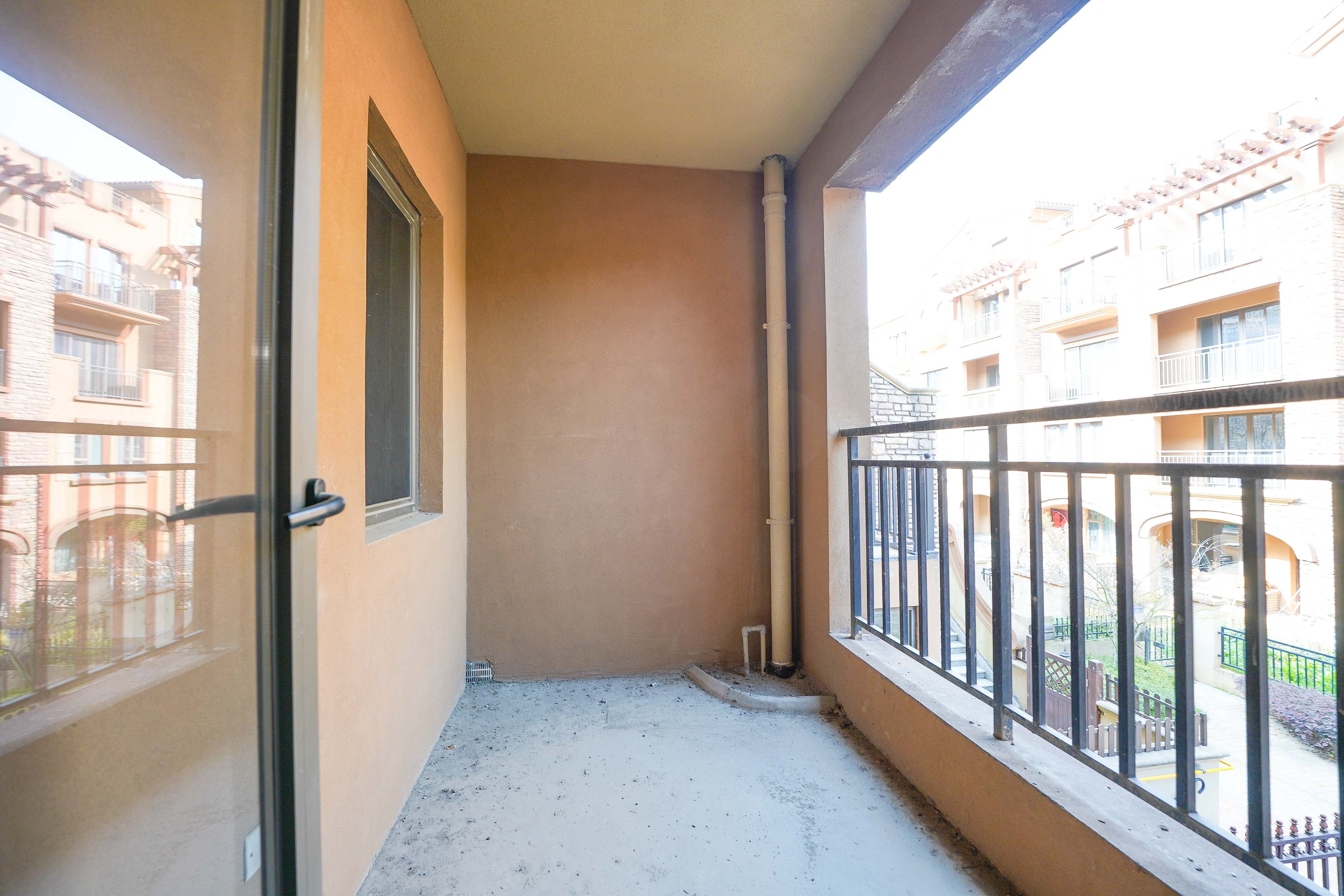 佳兆业天墅  5室2厅3卫    165.0万阳台