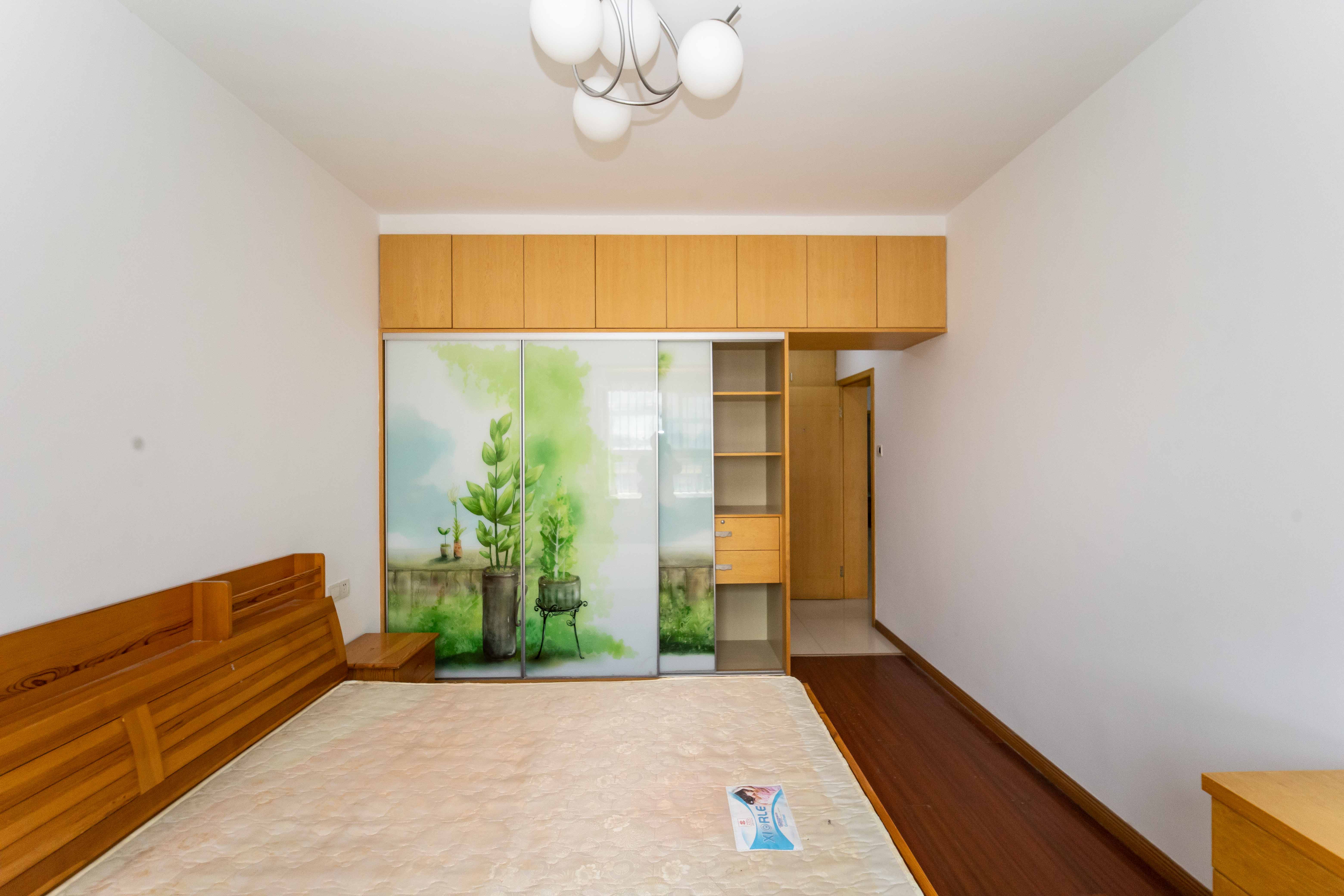 紫薇鑫园  3室1厅2卫   93.00万卧室