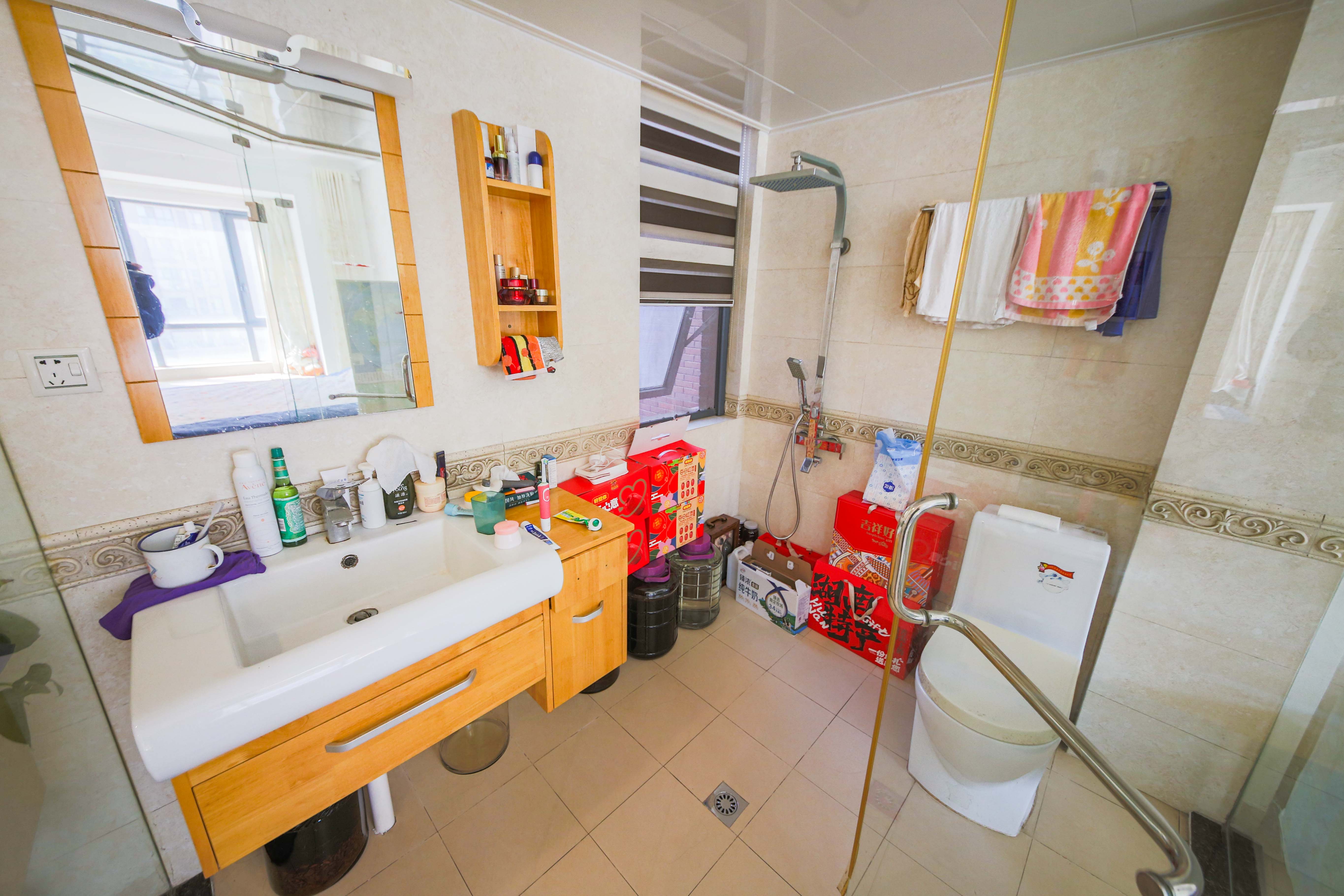 奥林匹克花园 3室2厅2卫 118.0万 奥林匹克花园 3室2厅2卫 118.0万卫生间