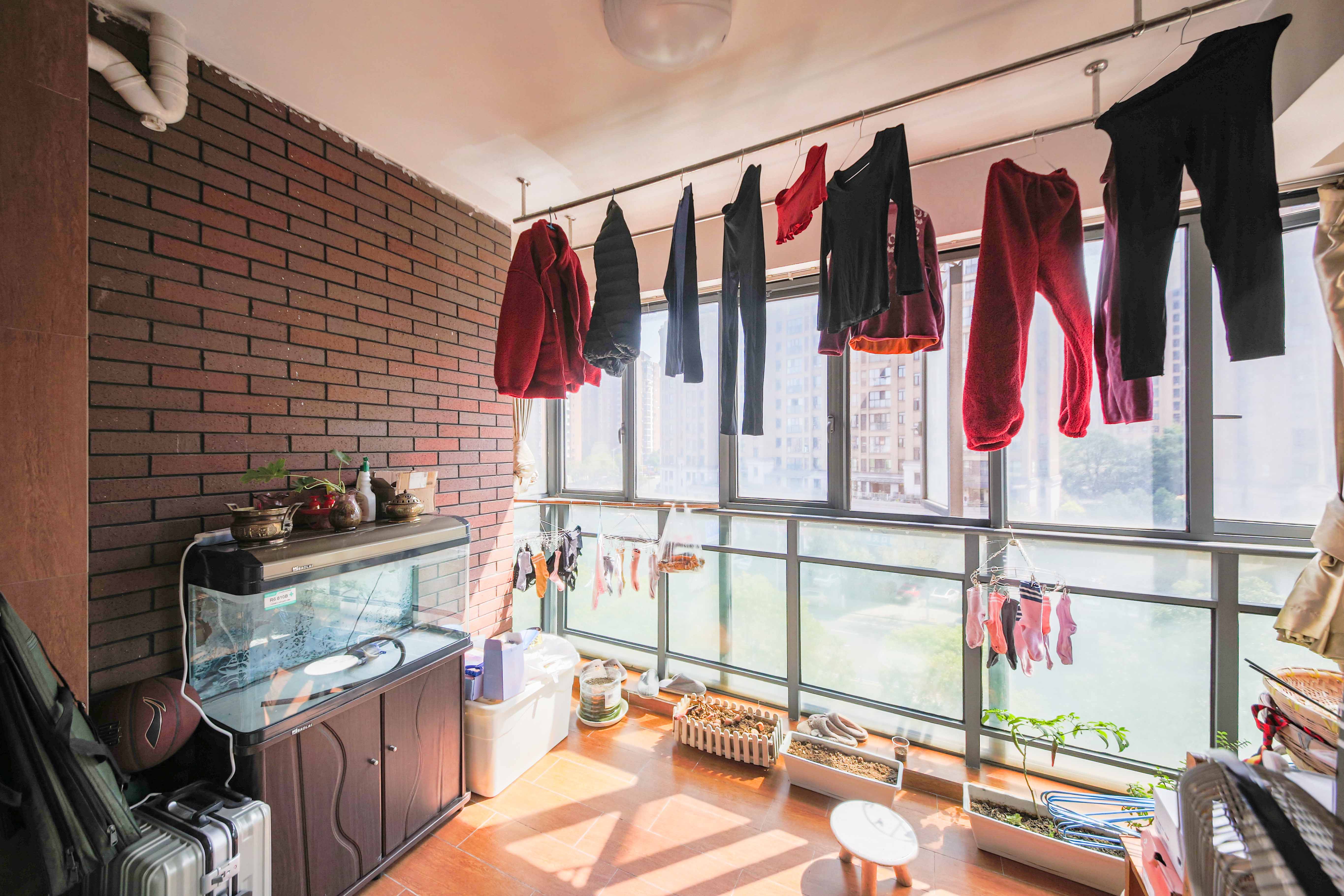 奥林匹克花园 3室2厅2卫 118.0万 奥林匹克花园 3室2厅2卫 118.0万阳台