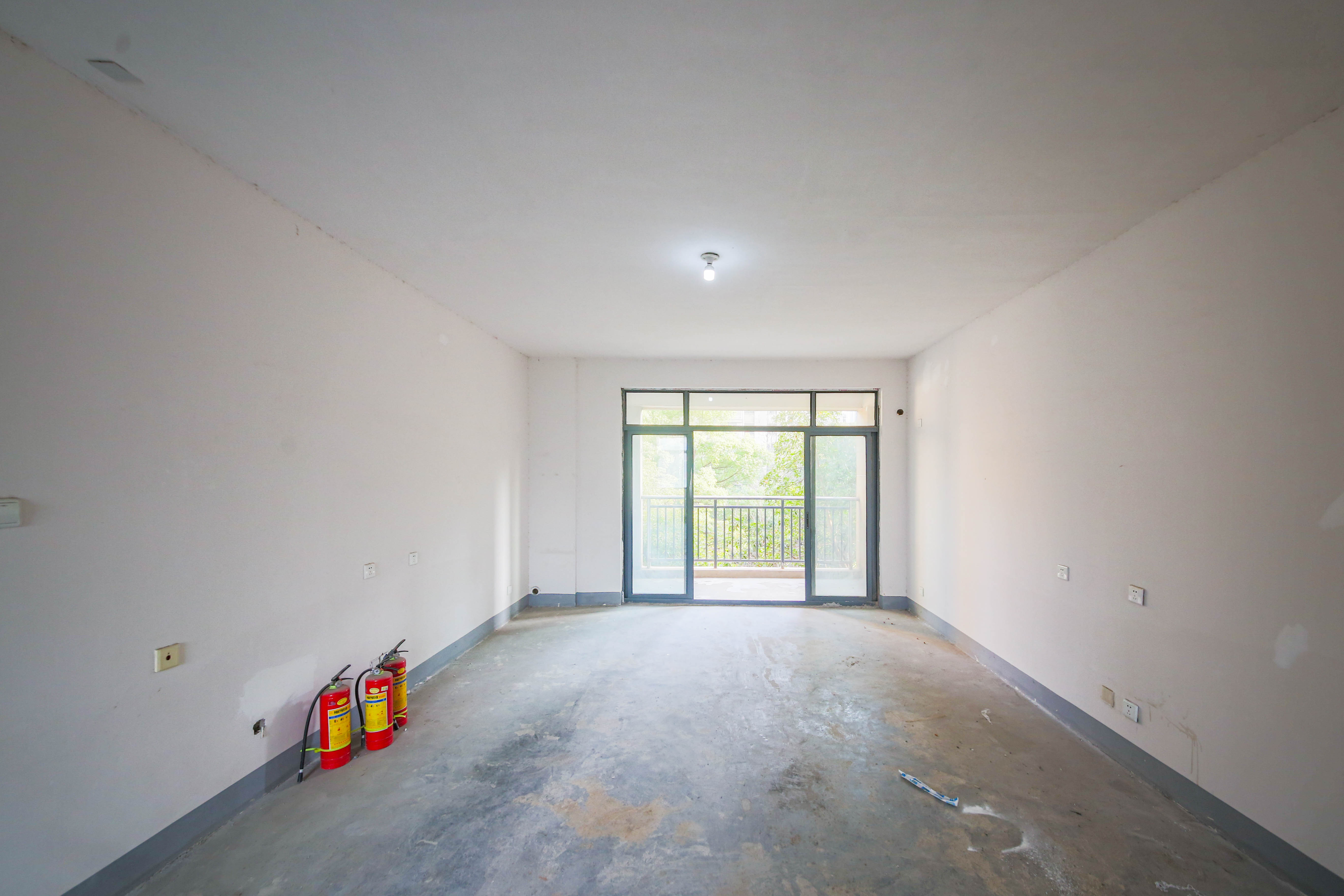 青园  4室2厅2卫    195.0万 青园  4室2厅2卫    195.0万客厅