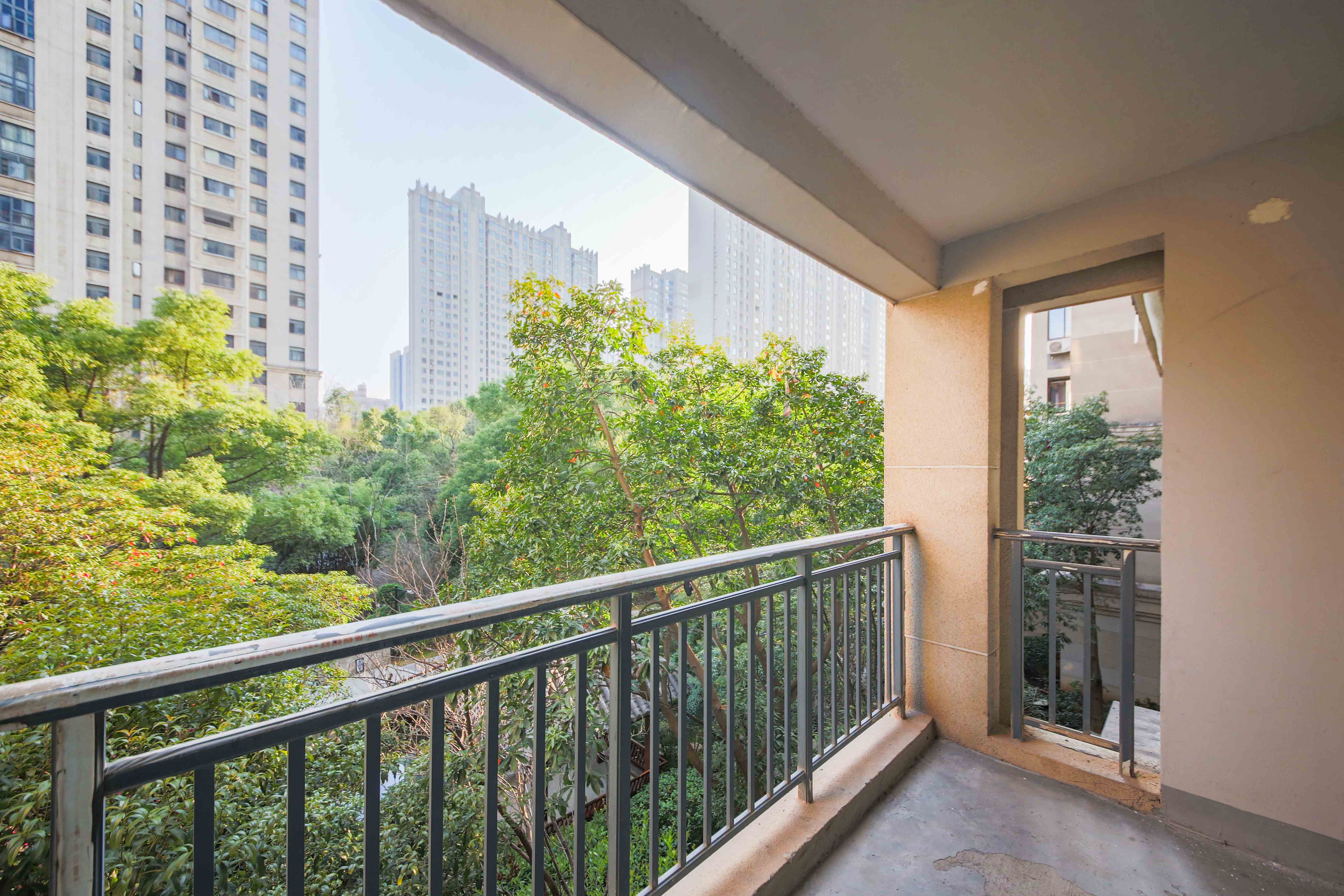 青园  4室2厅2卫    195.0万 青园  4室2厅2卫    195.0万阳台