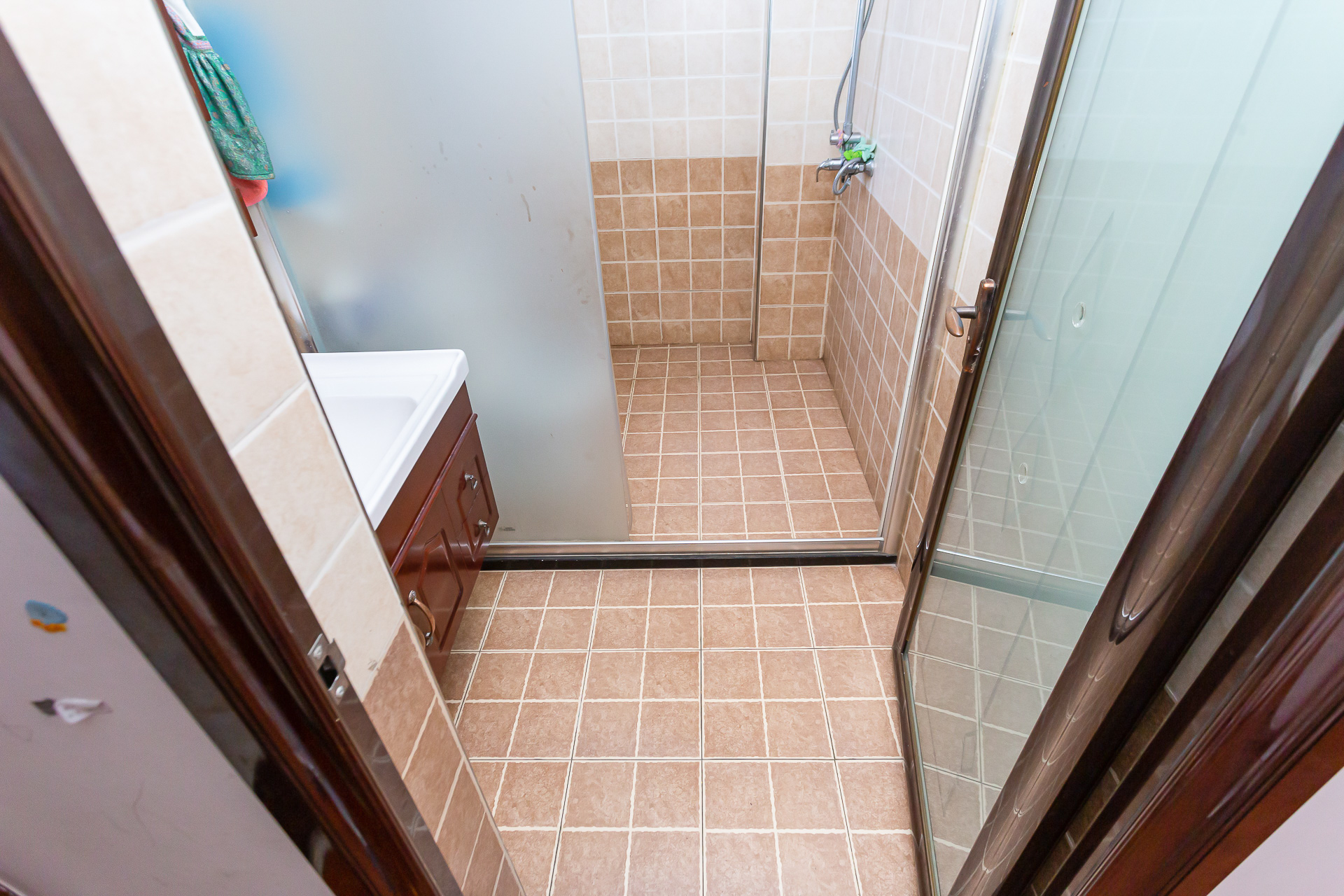 珠江东方明珠(新地东方明珠)一二期 3室2厅2卫 96.0万 珠江东方明珠(新地东方明珠)一二期 3室2厅2卫 96.0万卫生间