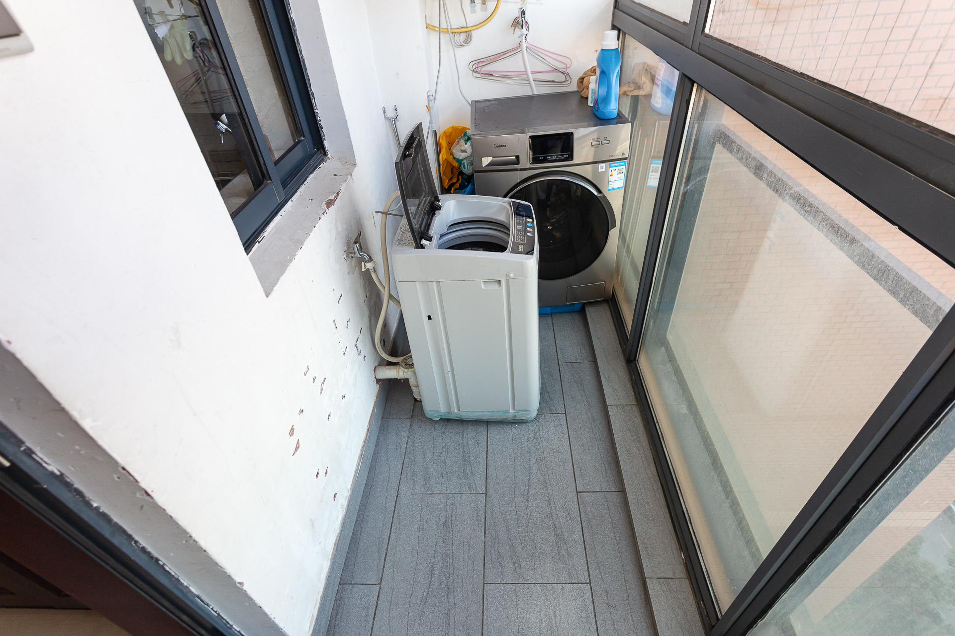 珠江东方明珠(新地东方明珠)一二期 3室2厅2卫 96.0万 珠江东方明珠(新地东方明珠)一二期 3室2厅2卫 96.0万阳台