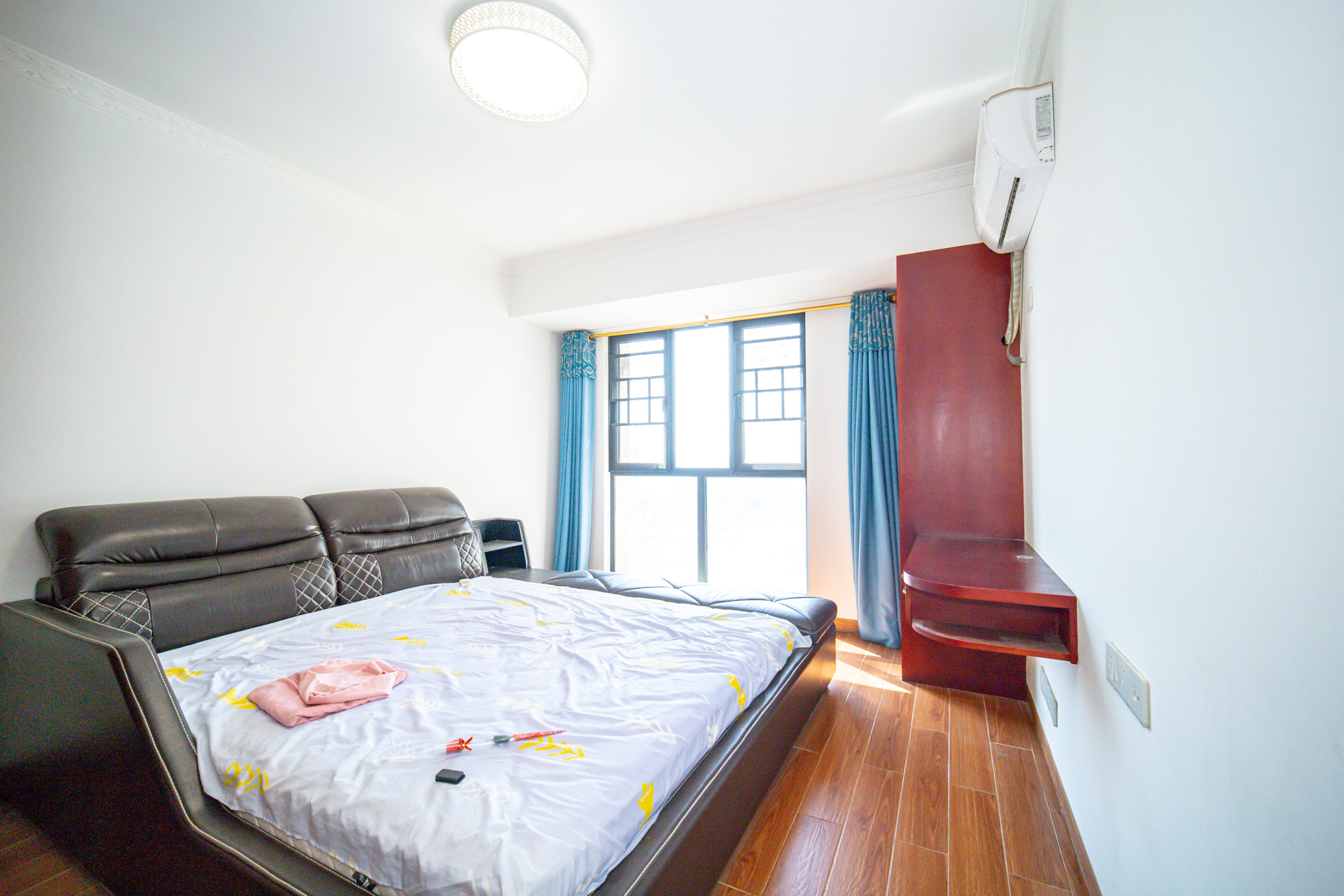 长龙湾 4室2厅2卫 74.5万 长龙湾 4室2厅2卫 74.5万卧室