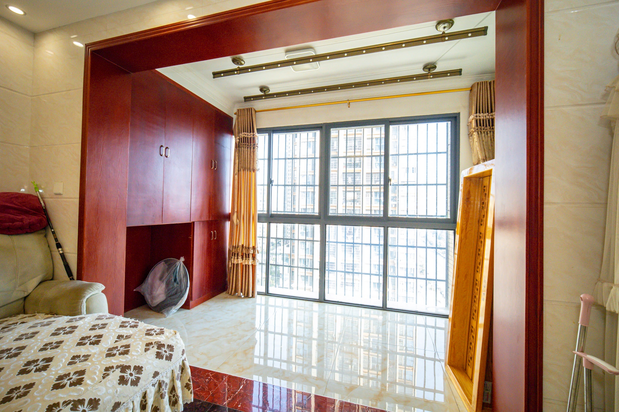 长龙湾 4室2厅2卫 74.5万 长龙湾 4室2厅2卫 74.5万阳台