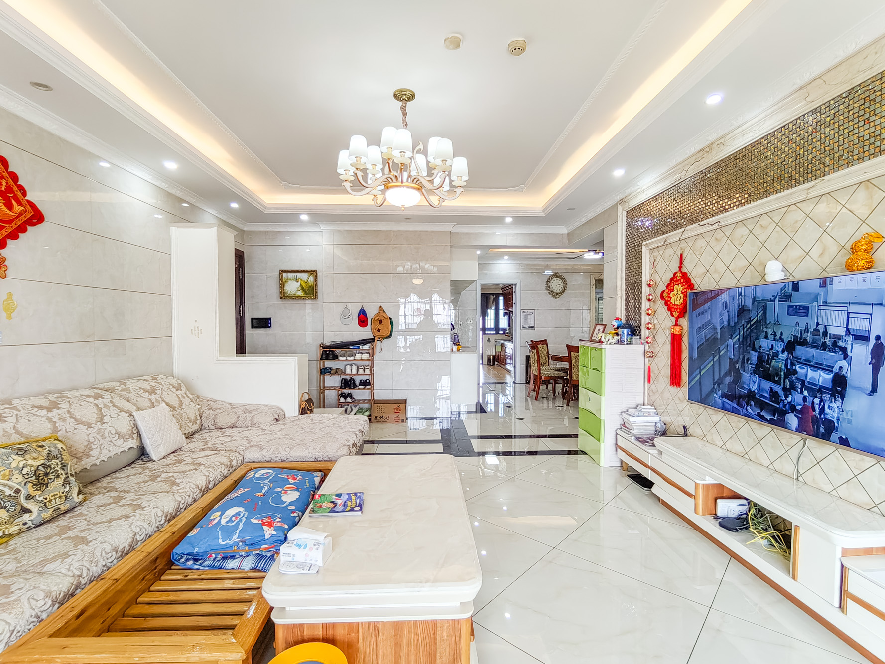 碧桂园威尼斯城 4室2厅2卫 166.98万 碧桂园威尼斯城 4室2厅2卫 166.98万客厅