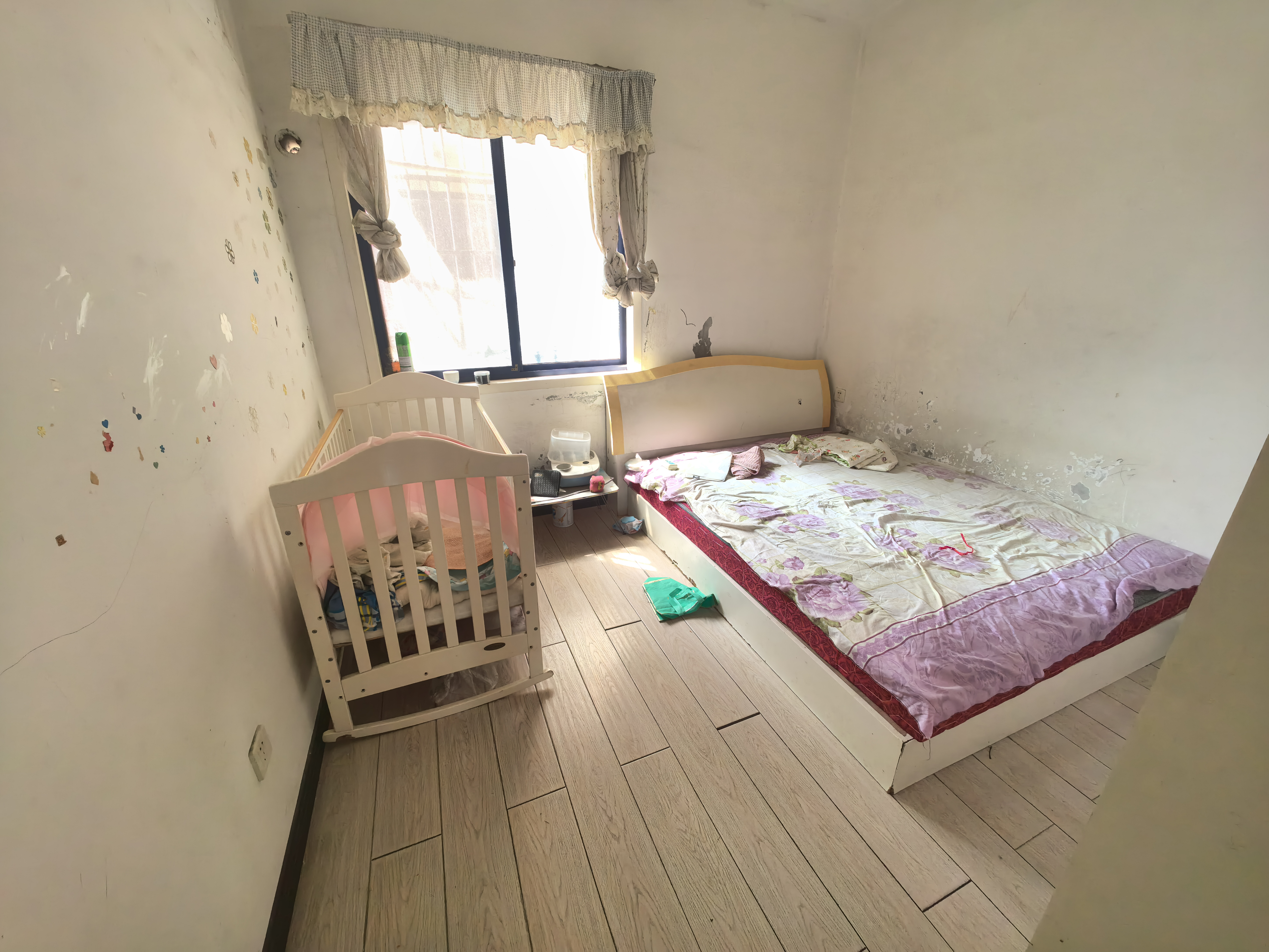 泉塘湾一期  3室2厅2卫   42.00万室内图
