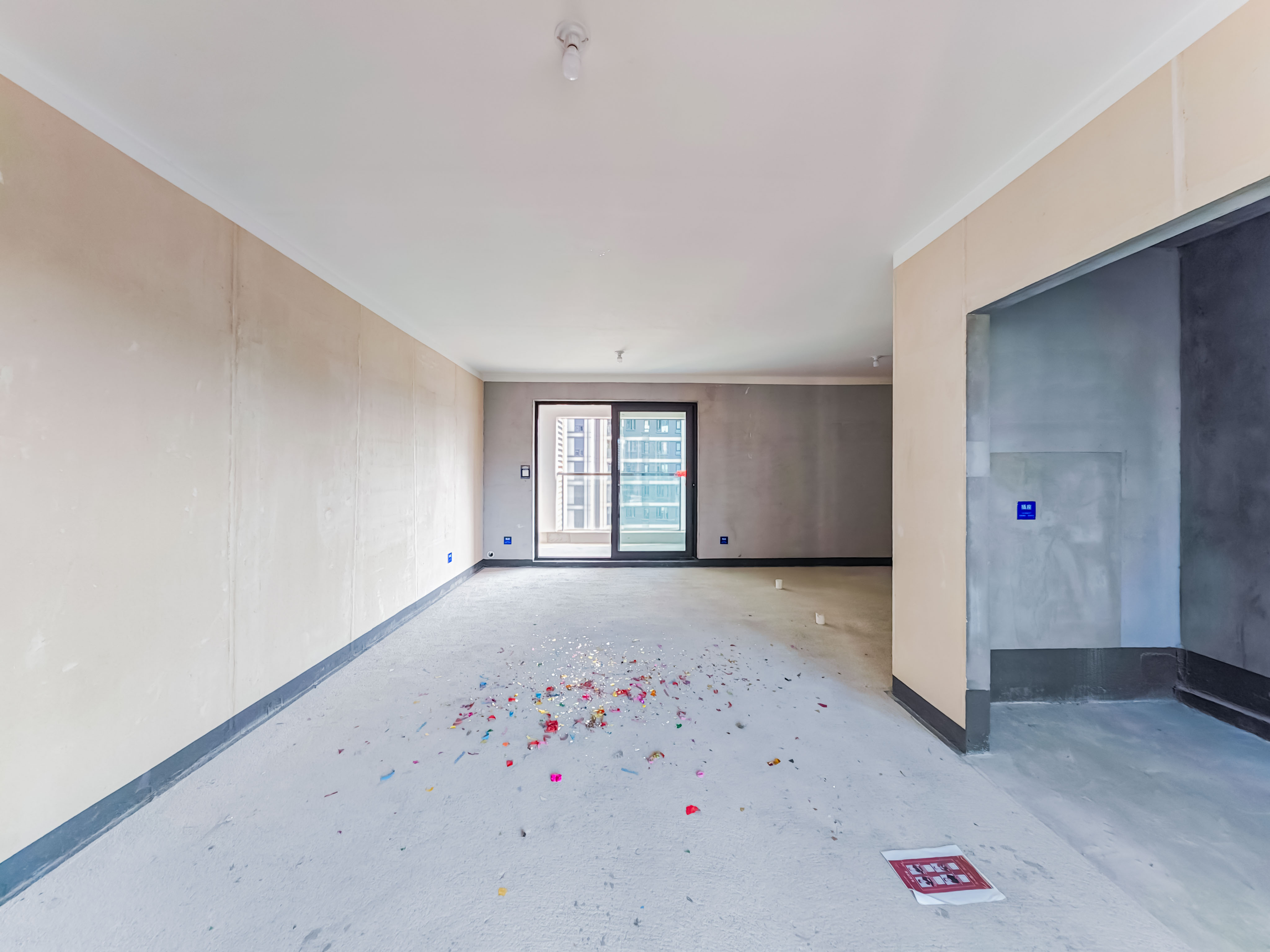 建发玖洲观澜  4室2厅2卫   180.00万