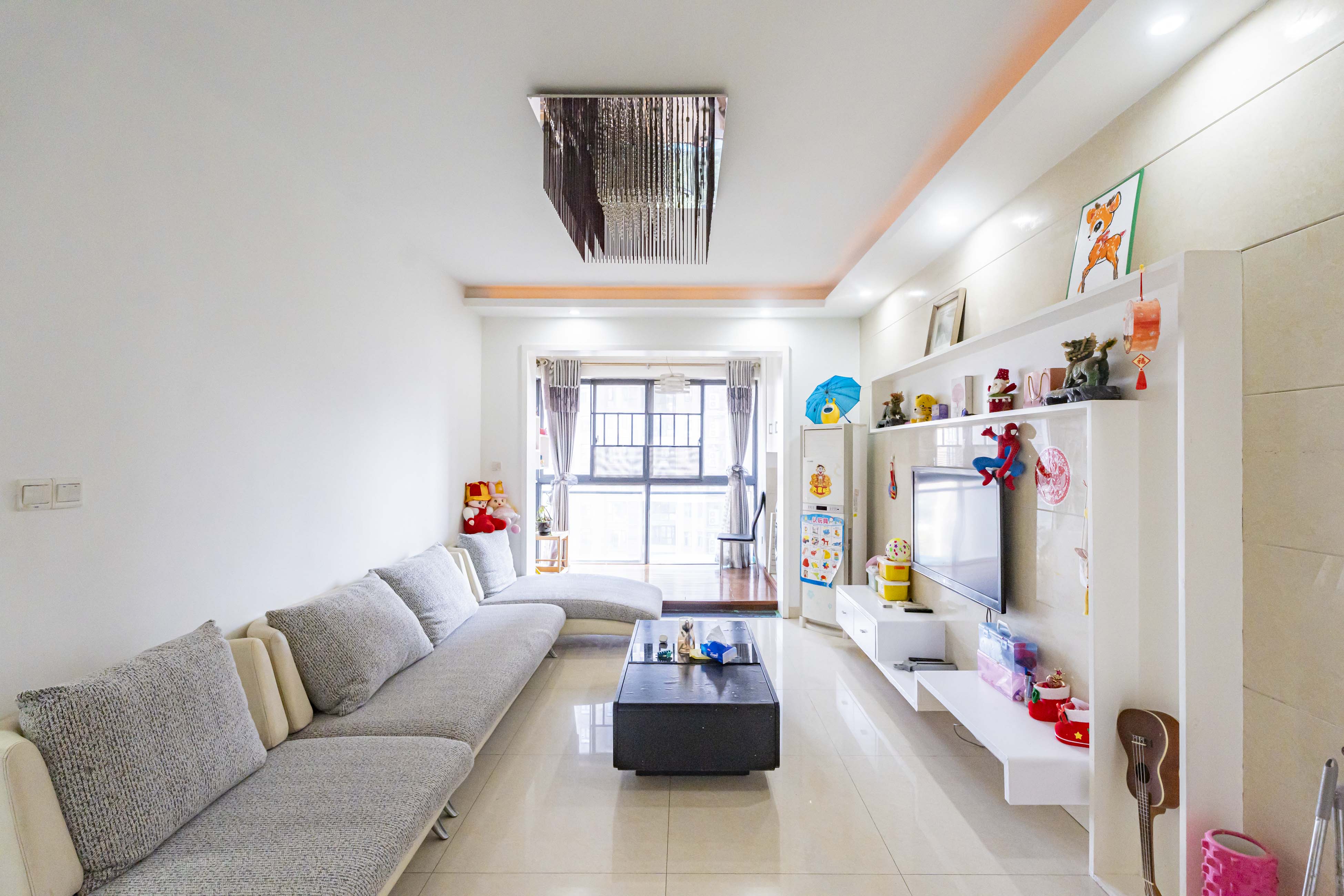 藏珑湖上国际花园 3室2厅2卫 106.0万 藏珑湖上国际花园 3室2厅2卫 106.0万客厅