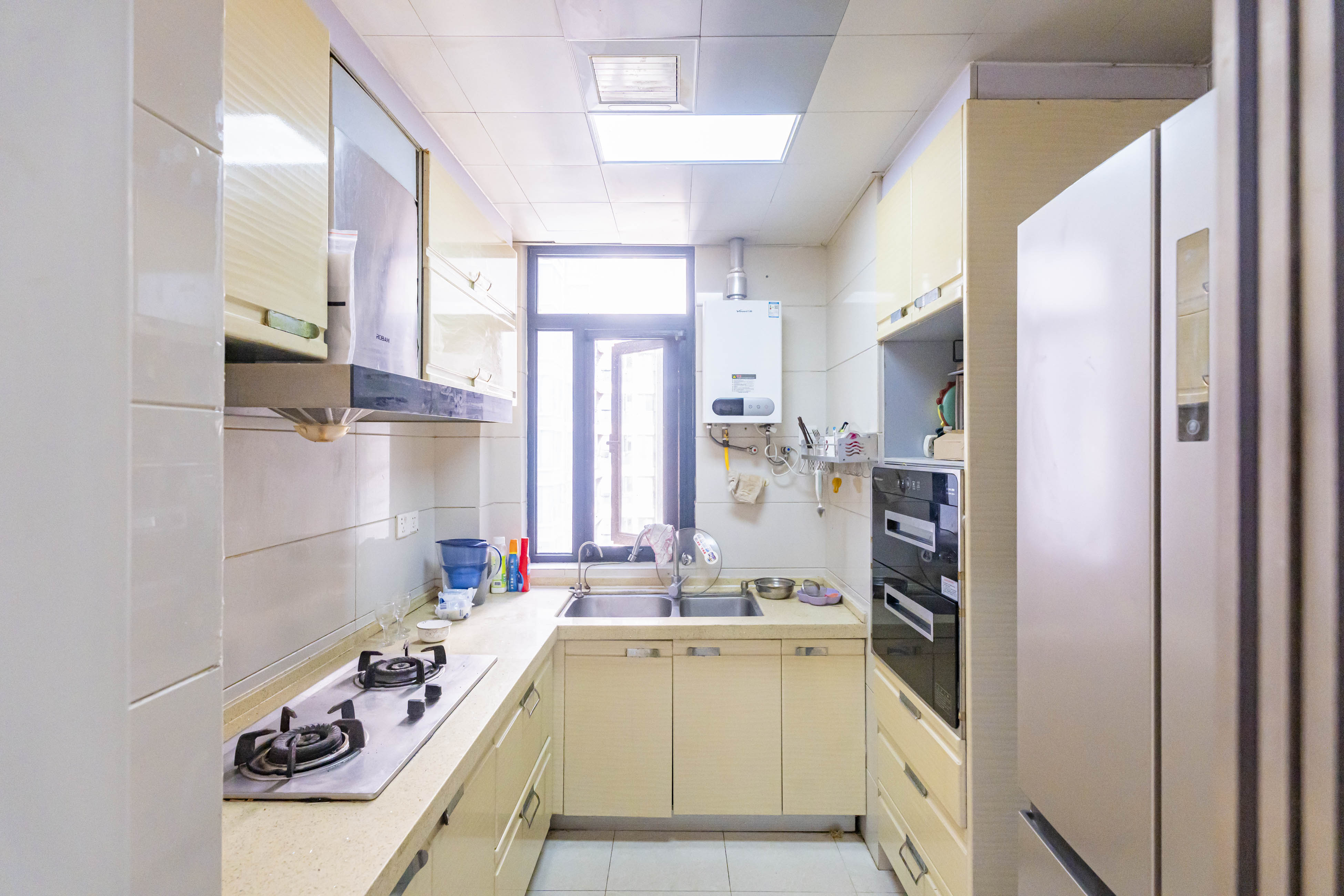 藏珑湖上国际花园 3室2厅2卫 106.0万 藏珑湖上国际花园 3室2厅2卫 106.0万厨房