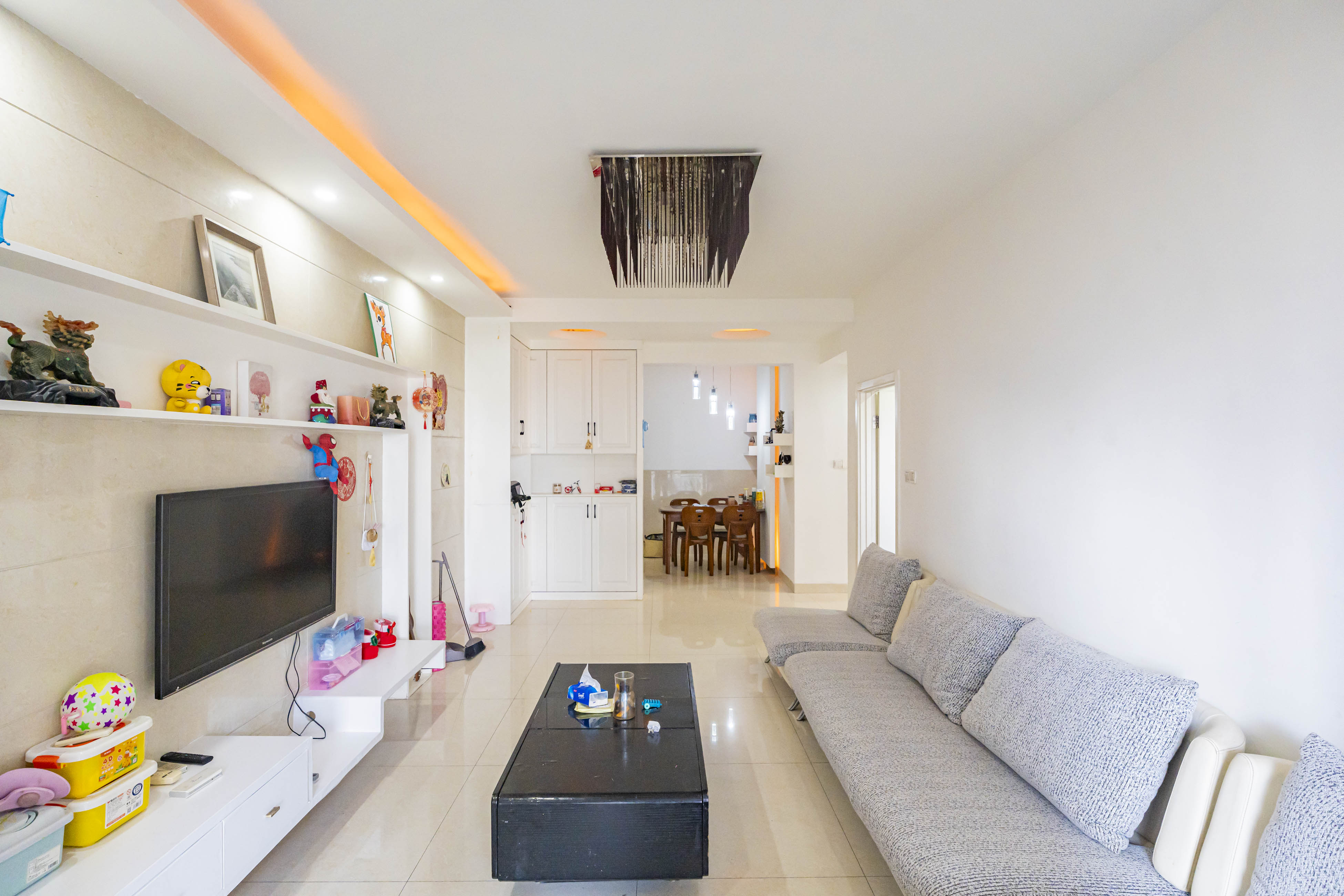 藏珑湖上国际花园 3室2厅2卫 106.0万 藏珑湖上国际花园 3室2厅2卫 106.0万客厅