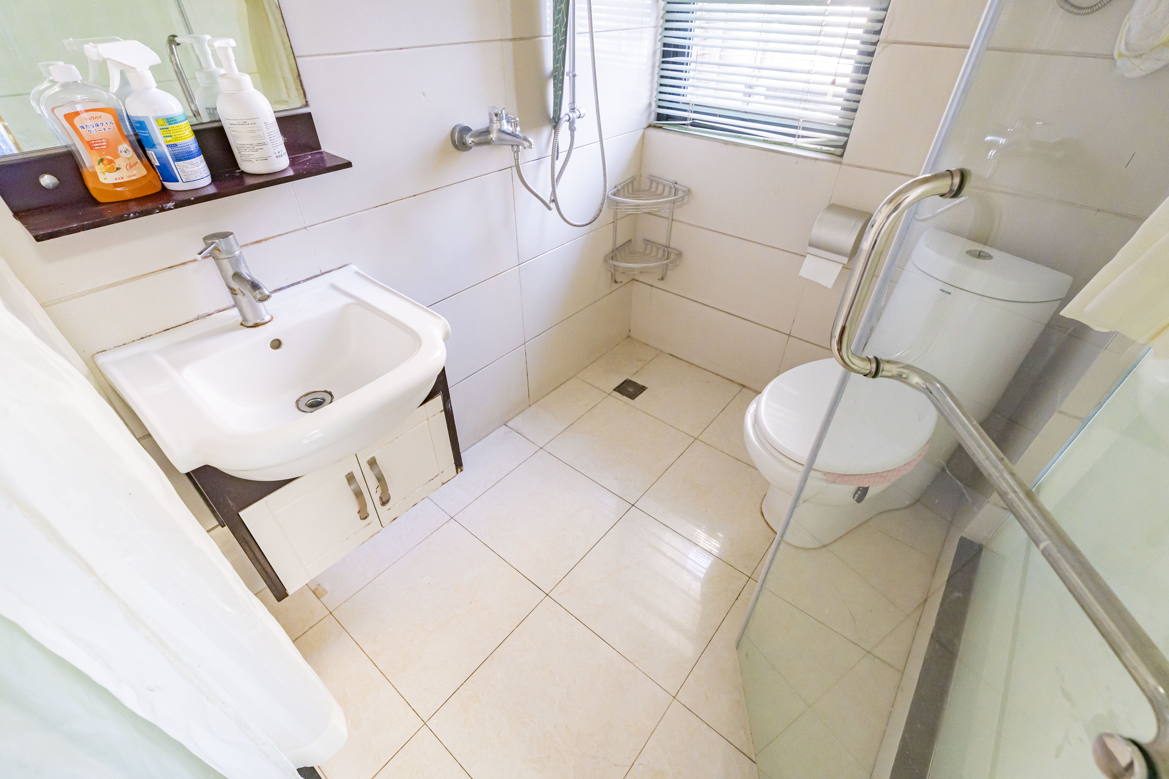 藏珑湖上国际花园 3室2厅2卫 106.0万 藏珑湖上国际花园 3室2厅2卫 106.0万卫生间