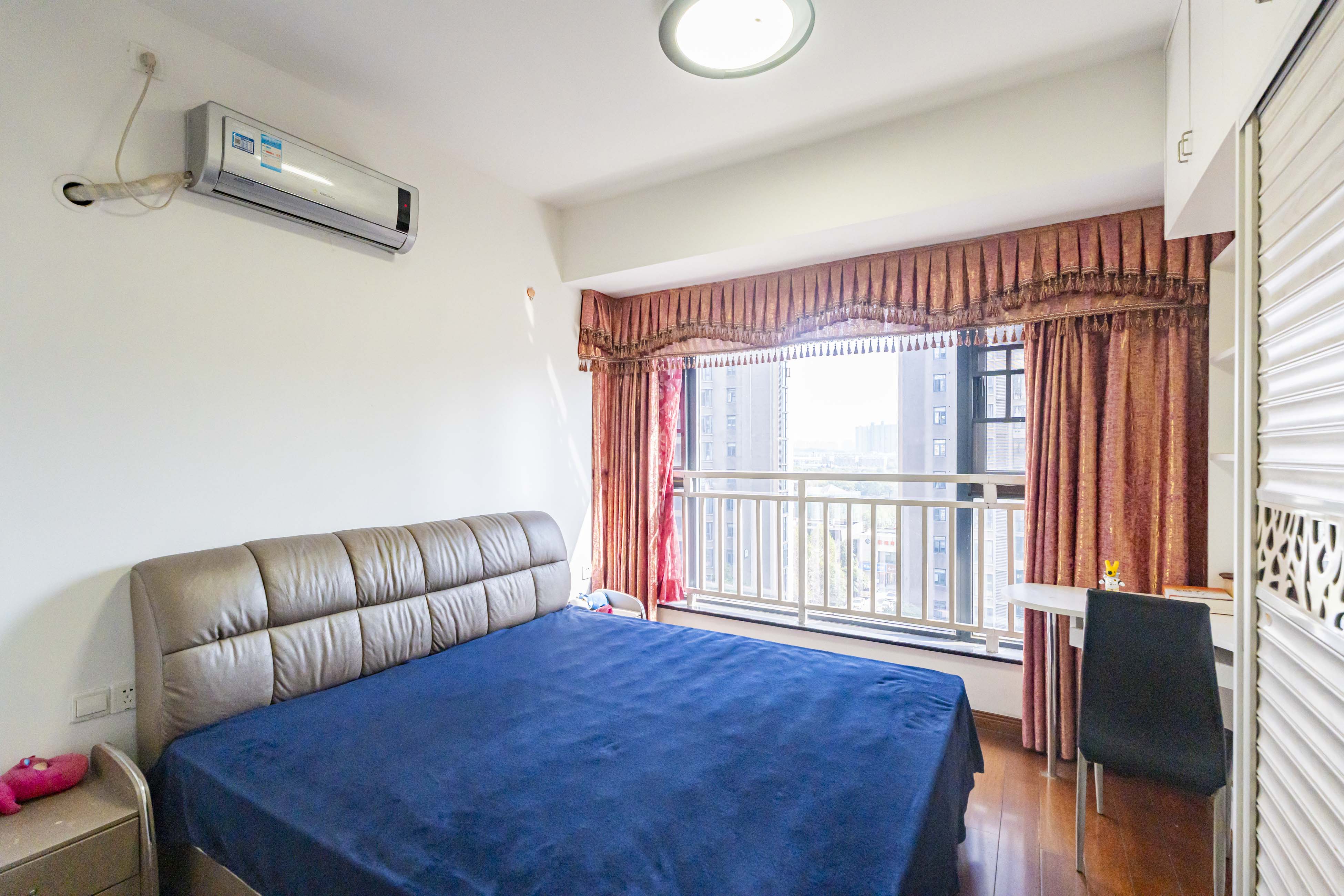 藏珑湖上国际花园 3室2厅2卫 106.0万 藏珑湖上国际花园 3室2厅2卫 106.0万卧室