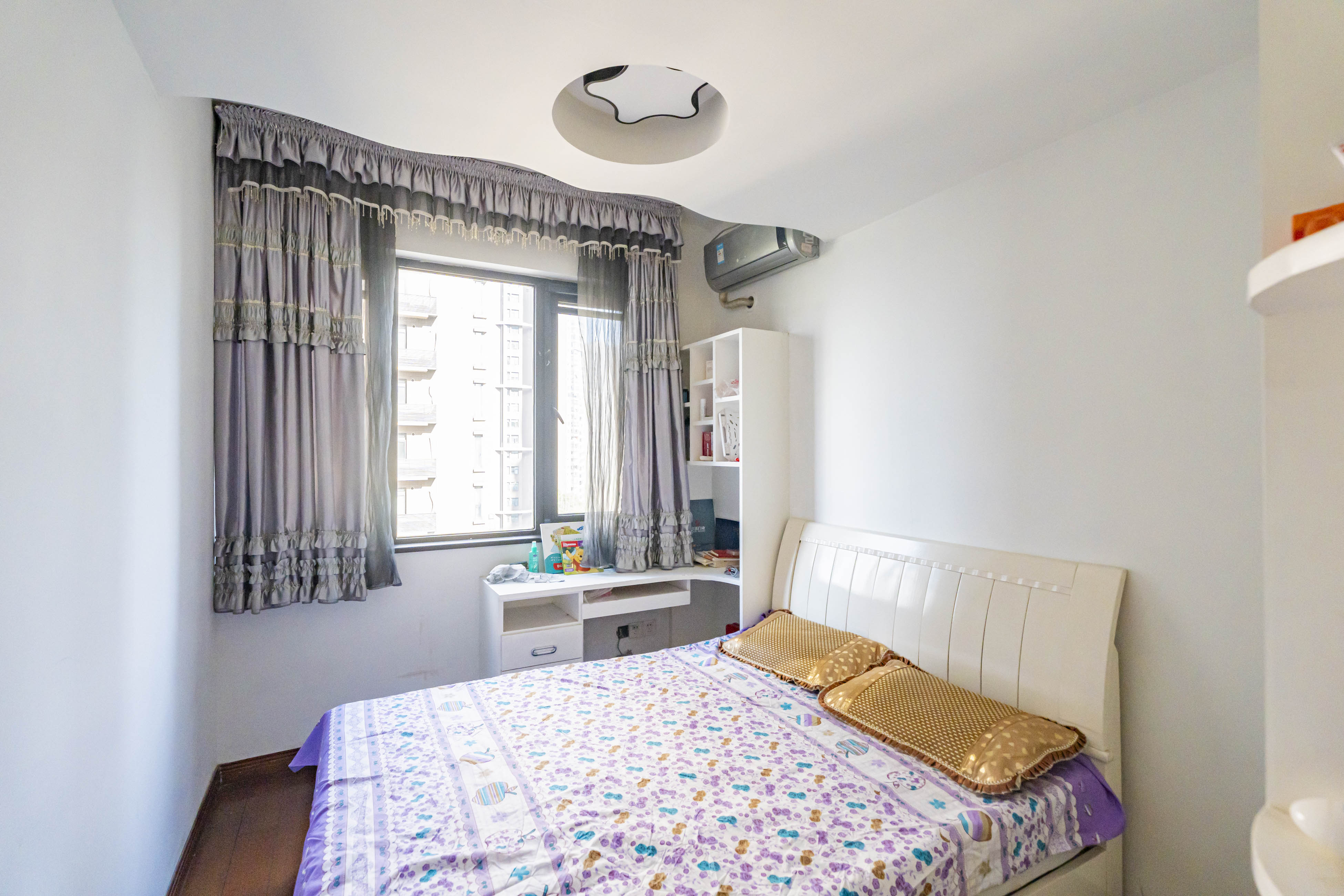 藏珑湖上国际花园 3室2厅2卫 106.0万 藏珑湖上国际花园 3室2厅2卫 106.0万卧室