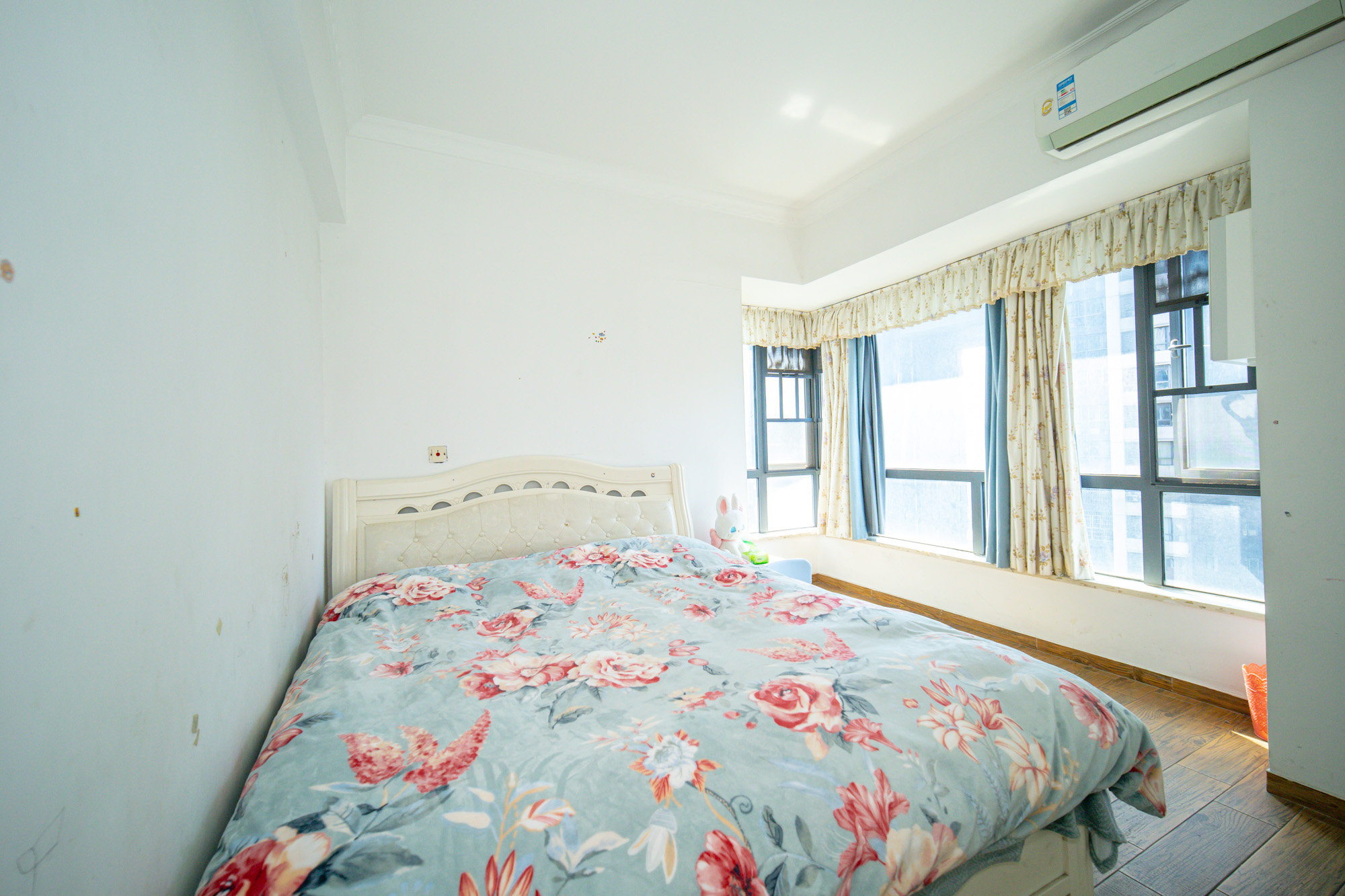 恒基凯旋门一二期  3室2厅1卫    72.8万 恒基凯旋门一二期  3室2厅1卫    72.8万卧室