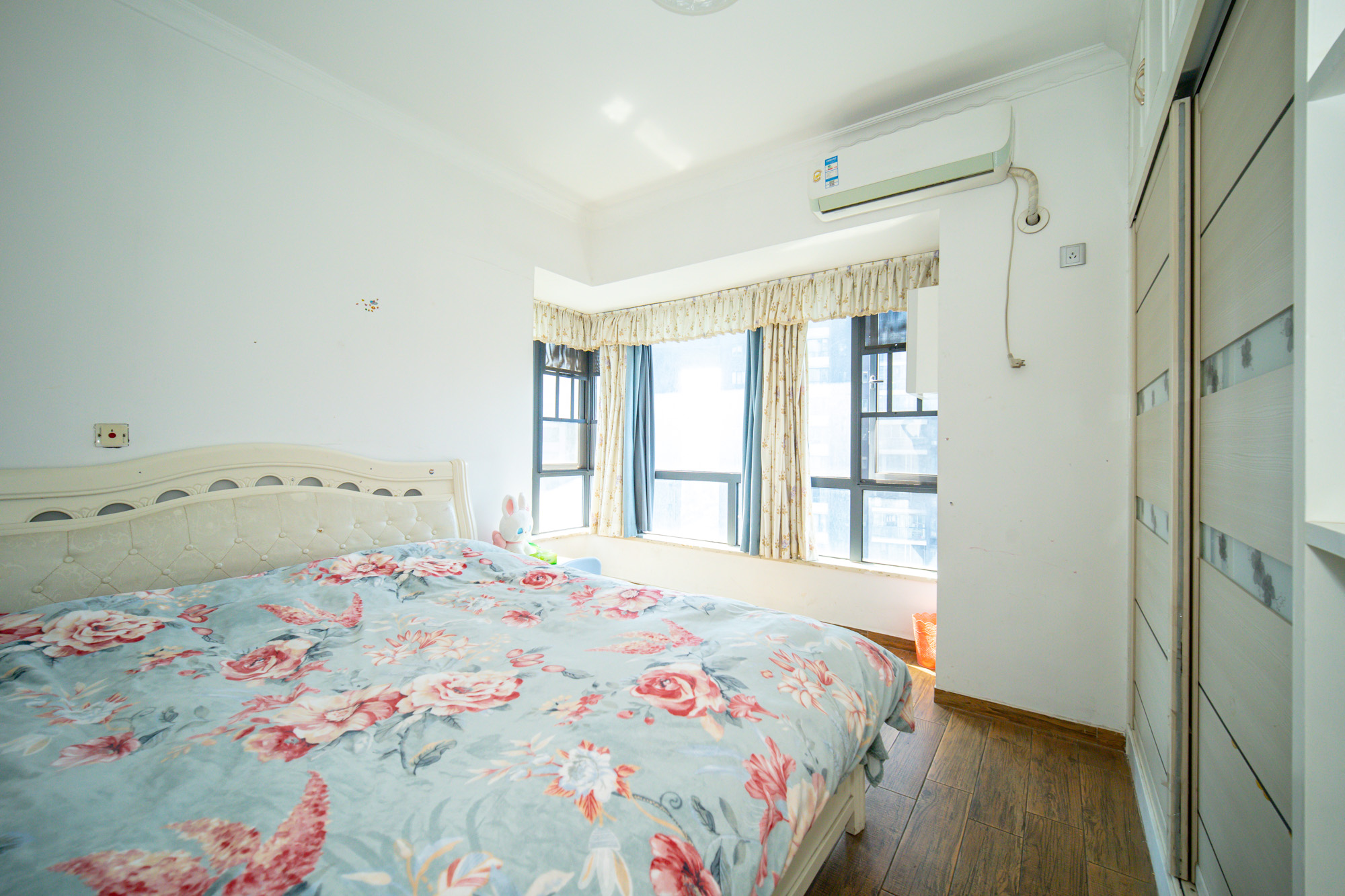 恒基凯旋门一二期  3室2厅1卫    72.8万 恒基凯旋门一二期  3室2厅1卫    72.8万卧室