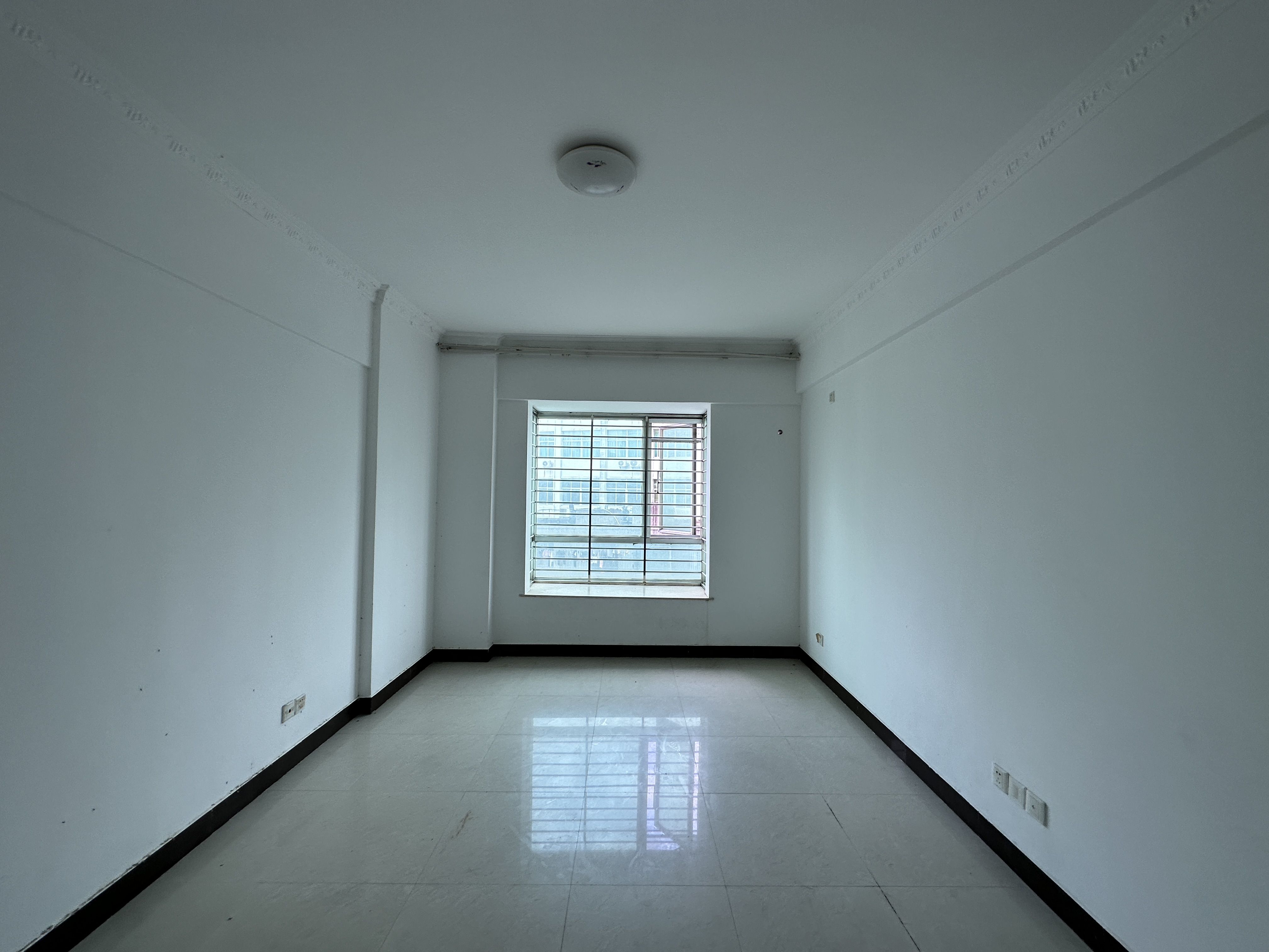 龙华商城  3室2厅1卫    129.5万 龙华商城  3室2厅1卫    129.5万室内图