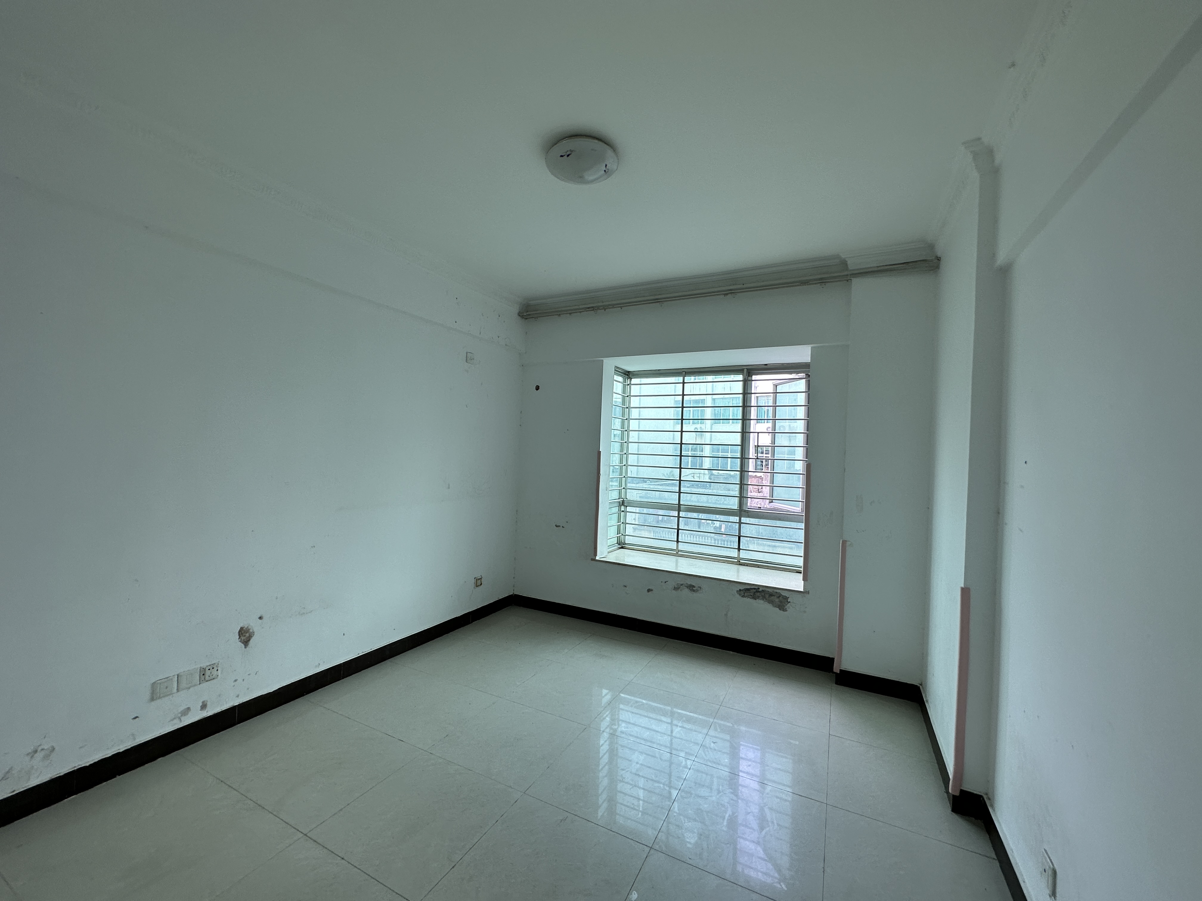 龙华商城  3室2厅1卫    129.5万 龙华商城  3室2厅1卫    129.5万室内图