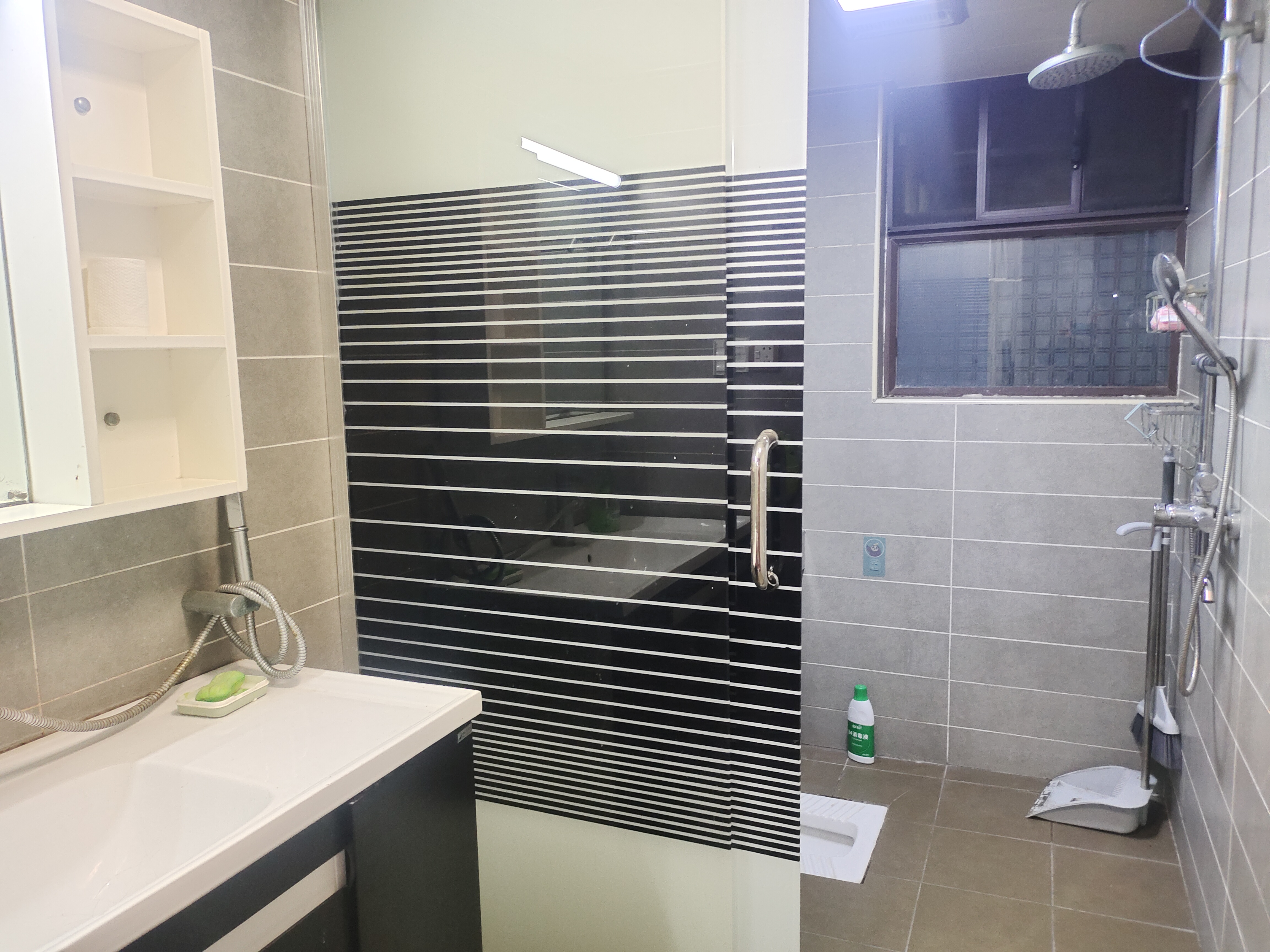 大同芙蓉 3室2厅2卫 99.8万 大同芙蓉 3室2厅2卫 99.8万卫生间