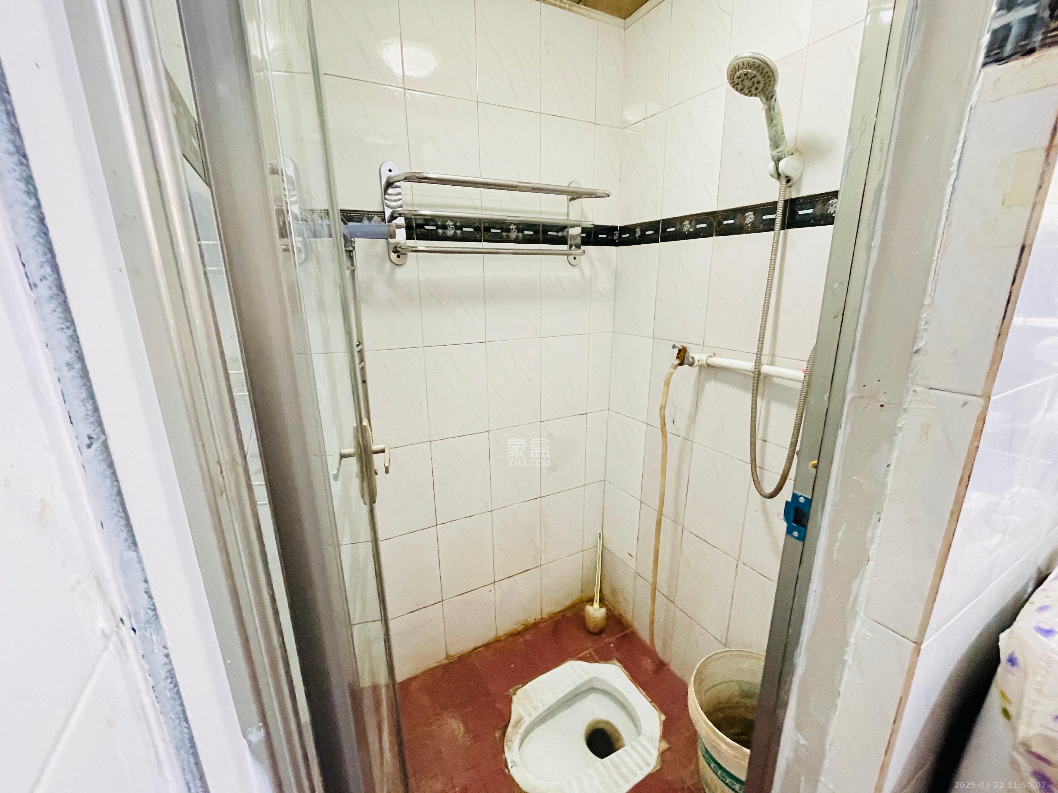 军属新村 1室1厅1卫 1200.0元/月 军属新村 1室1厅1卫 1200.0元/月室内图