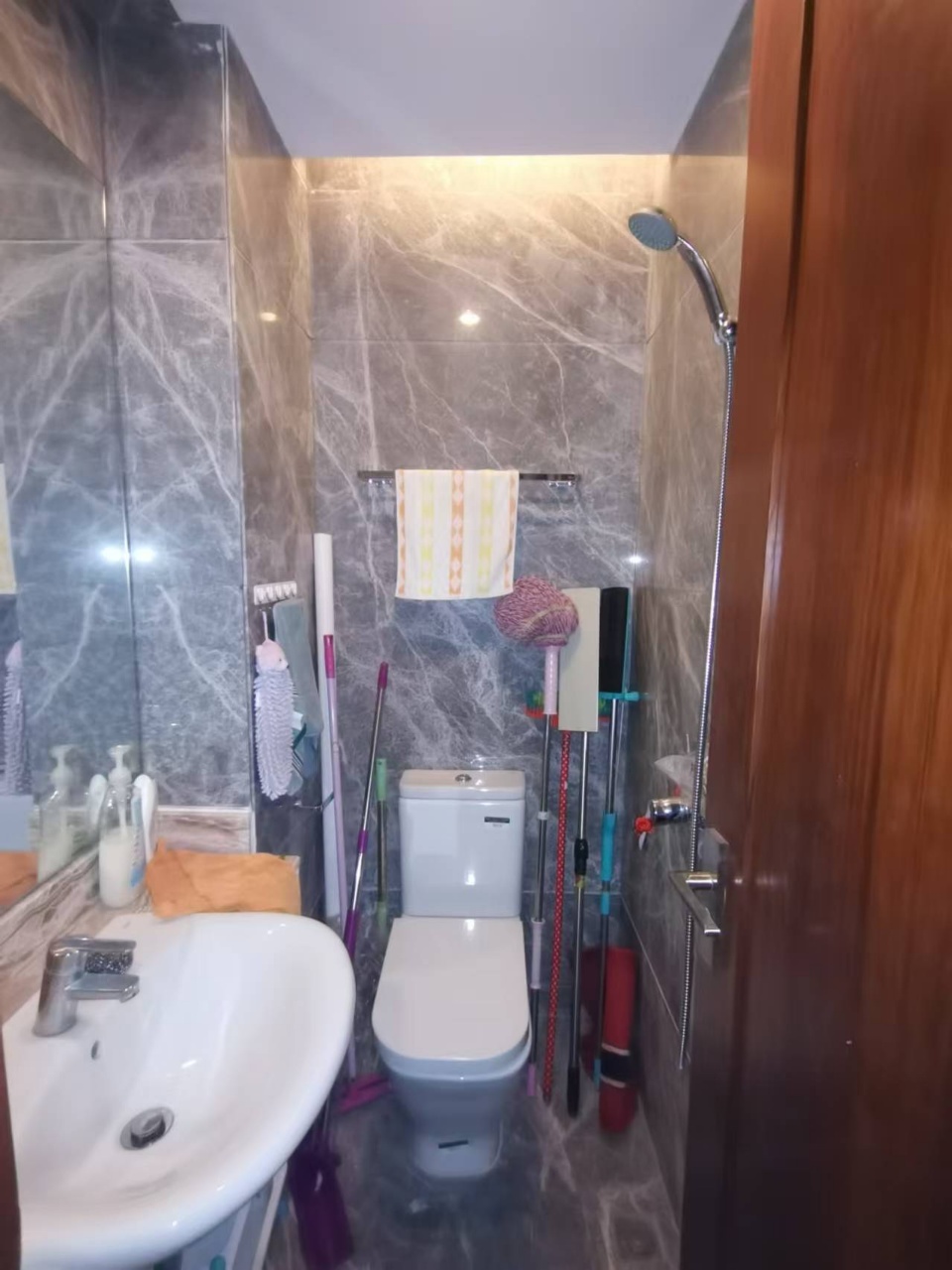 开维生态城  5室3厅4卫    410.0万 开维生态城  5室3厅4卫    410.0万室内图