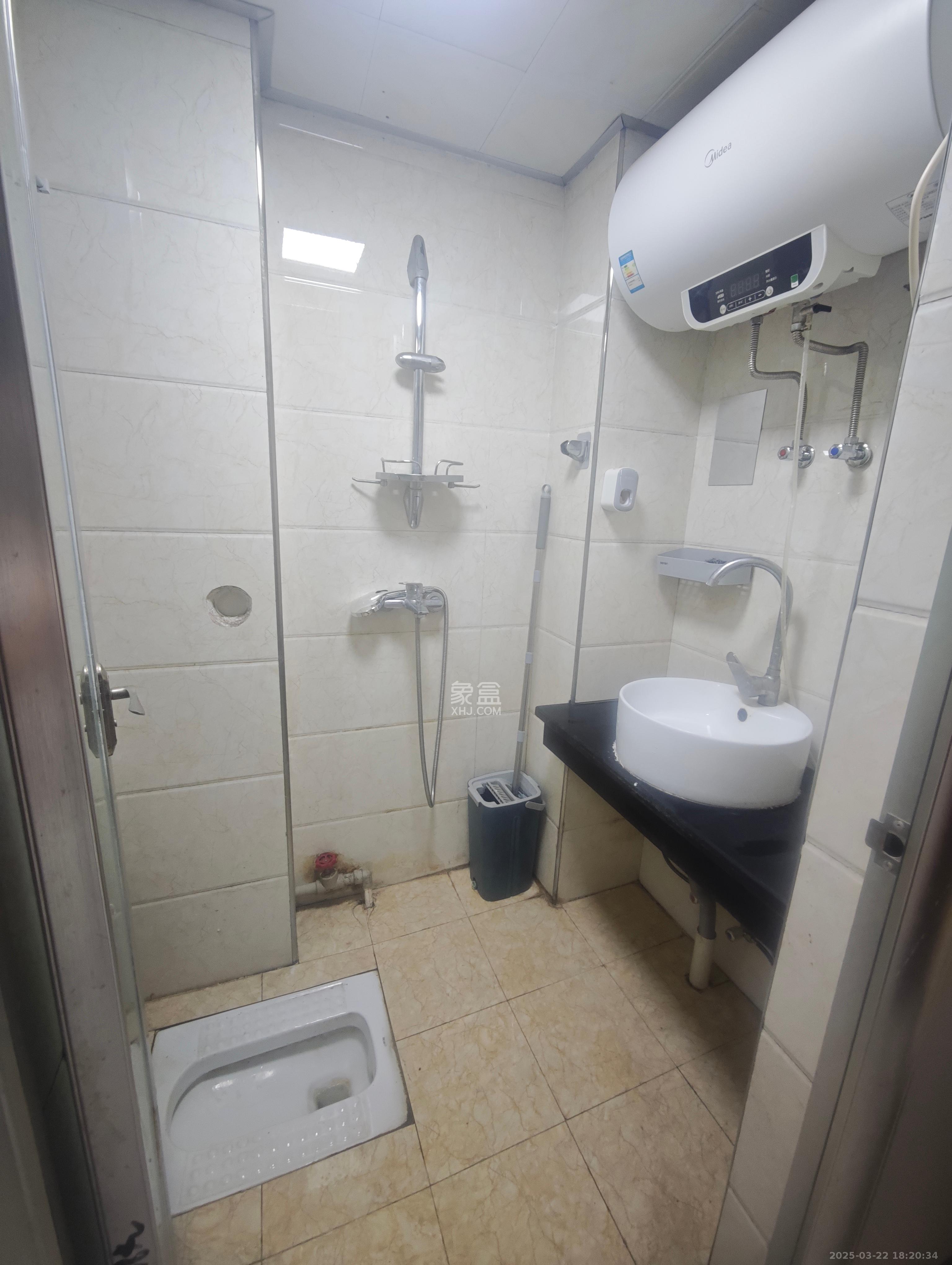 保利麓谷林语I区  1室1厅1卫   1200.00元/月室内图