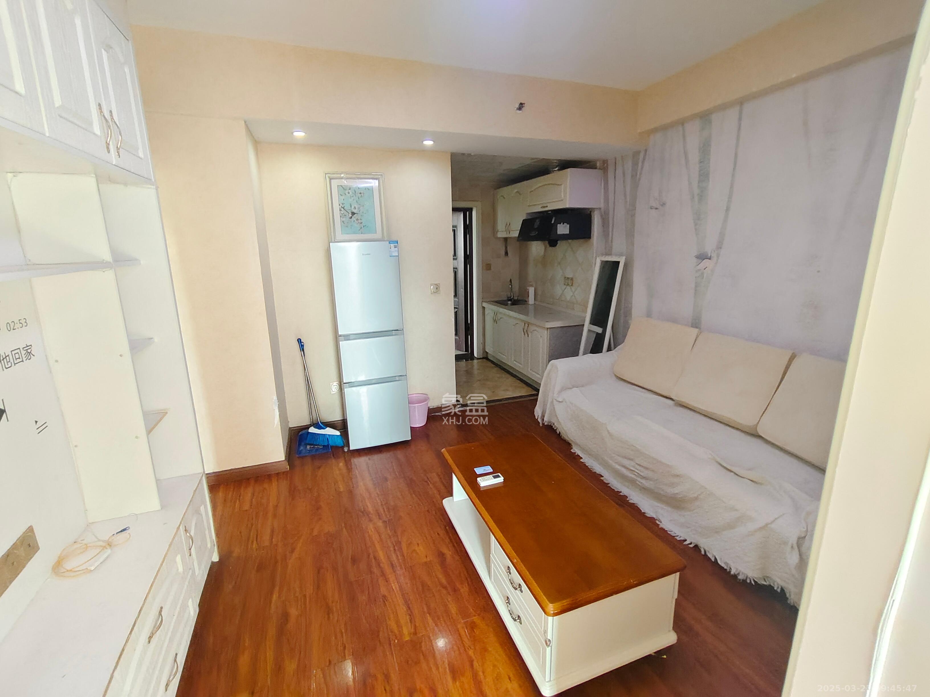 科达名居  1室2厅1卫   2200.00元/月室内图