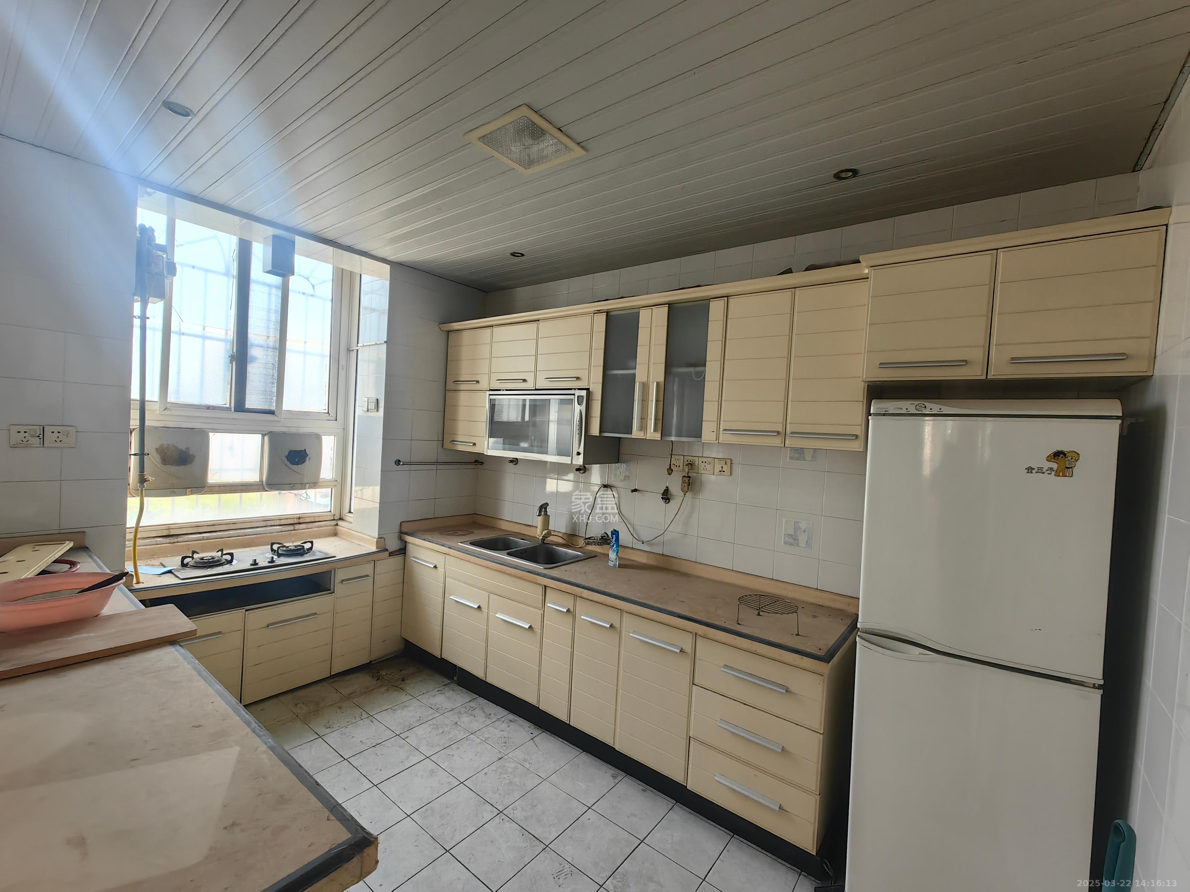 鑫天花园 4室2厅2卫 2200.0元/月 鑫天花园 4室2厅2卫 2200.0元/月室内图