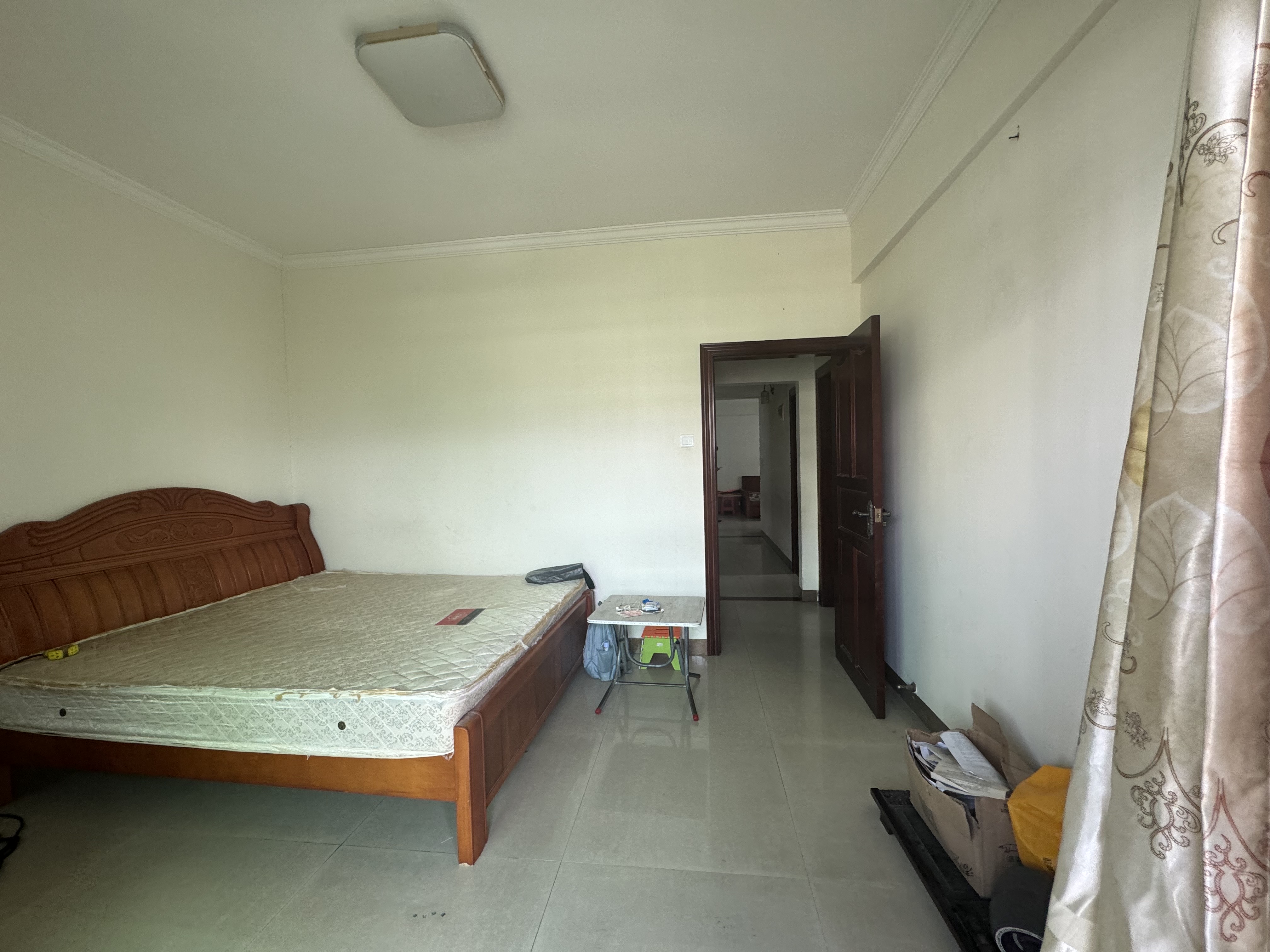 龙华商城 4室2厅2卫 160.0万 龙华商城 4室2厅2卫 160.0万客厅