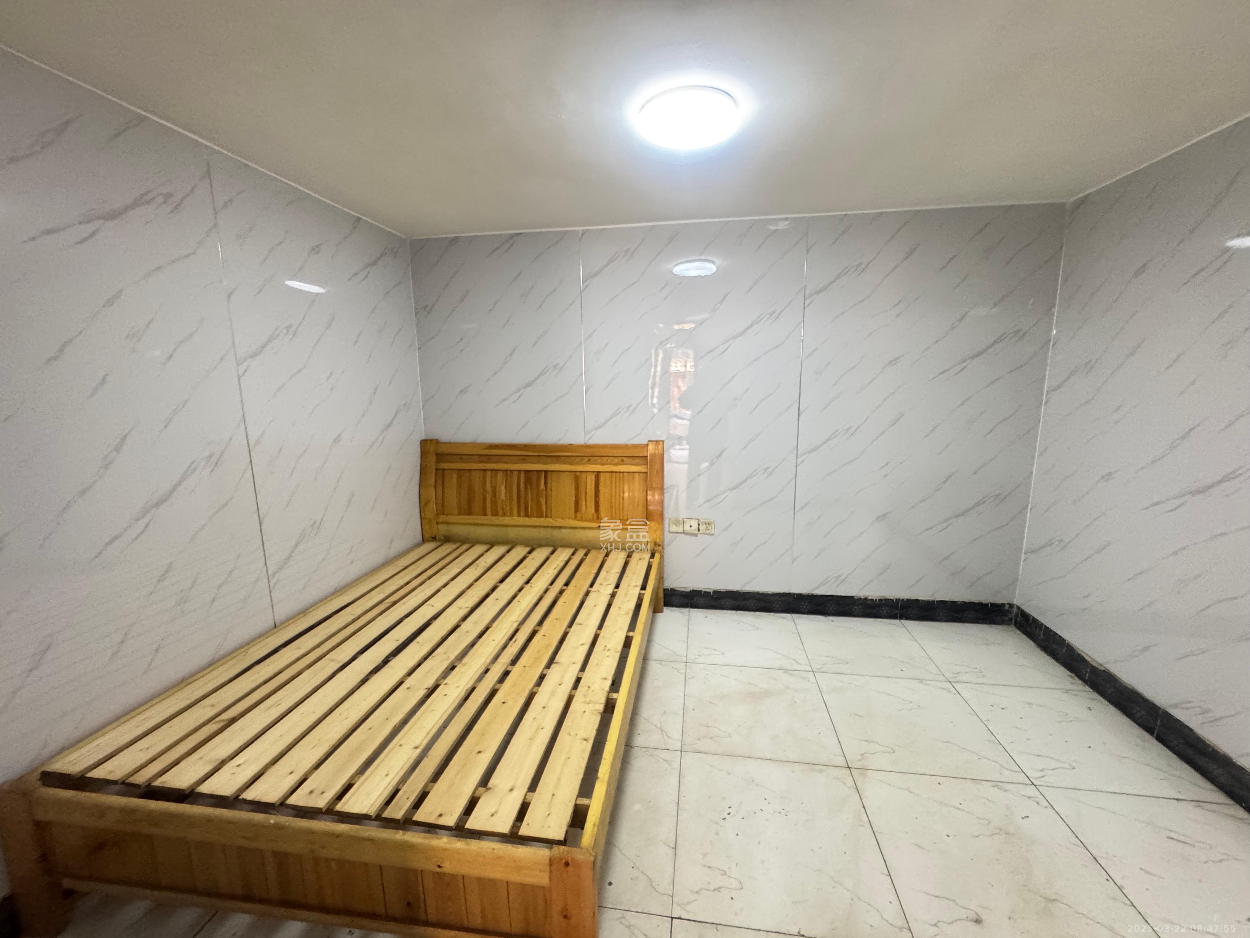 新桥小区  1室1厅1卫   700.00元/月室内图